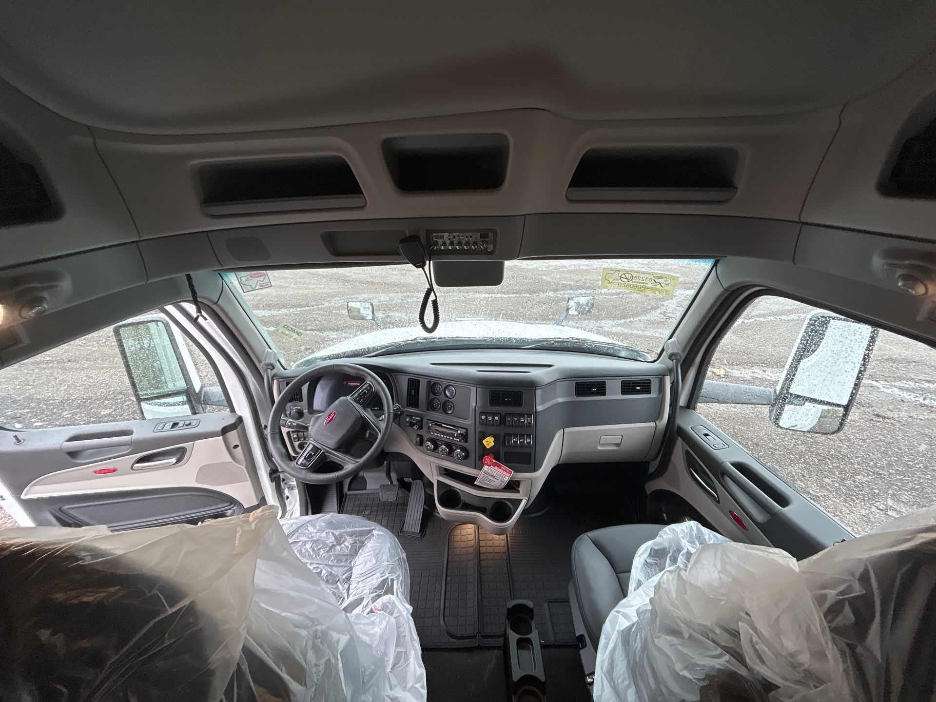 2027 Peterbilt 579 - image 8