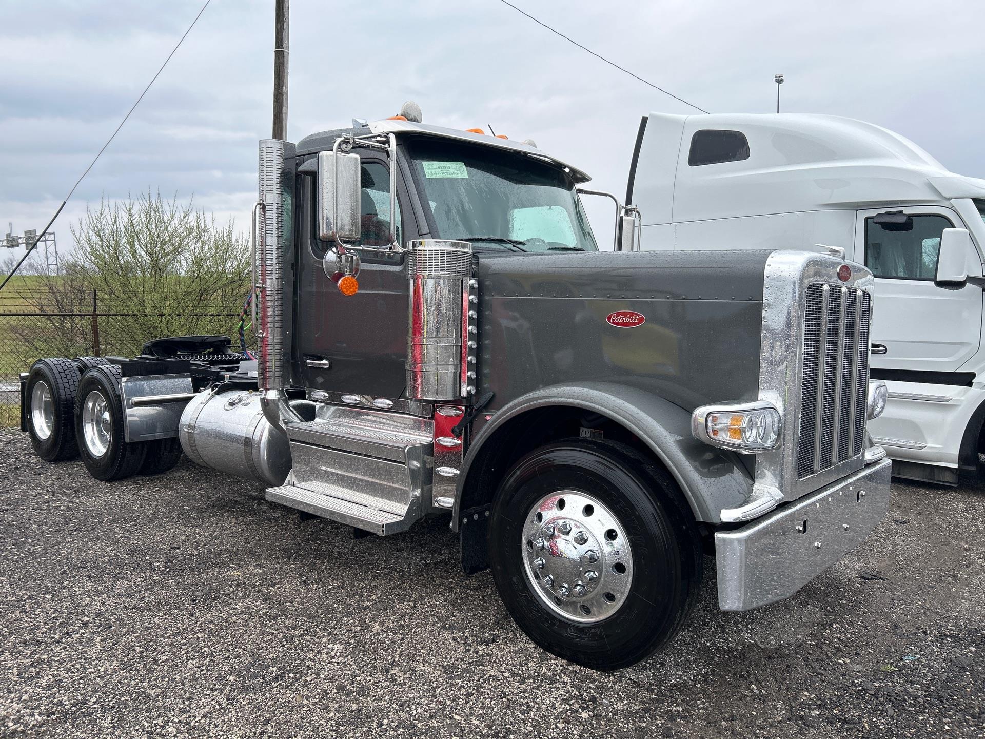2027 Peterbilt - image 2