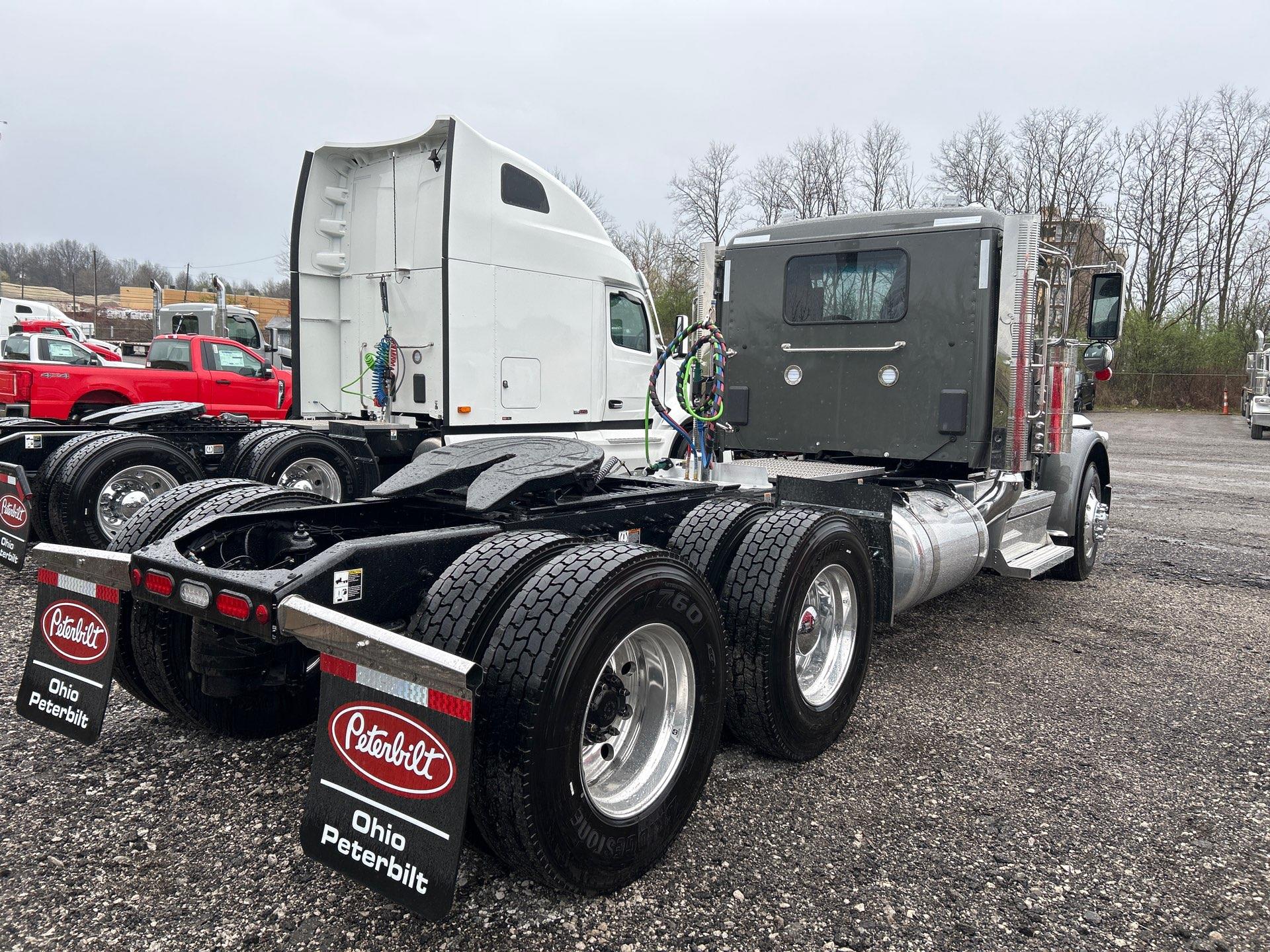 2027 Peterbilt - image 3
