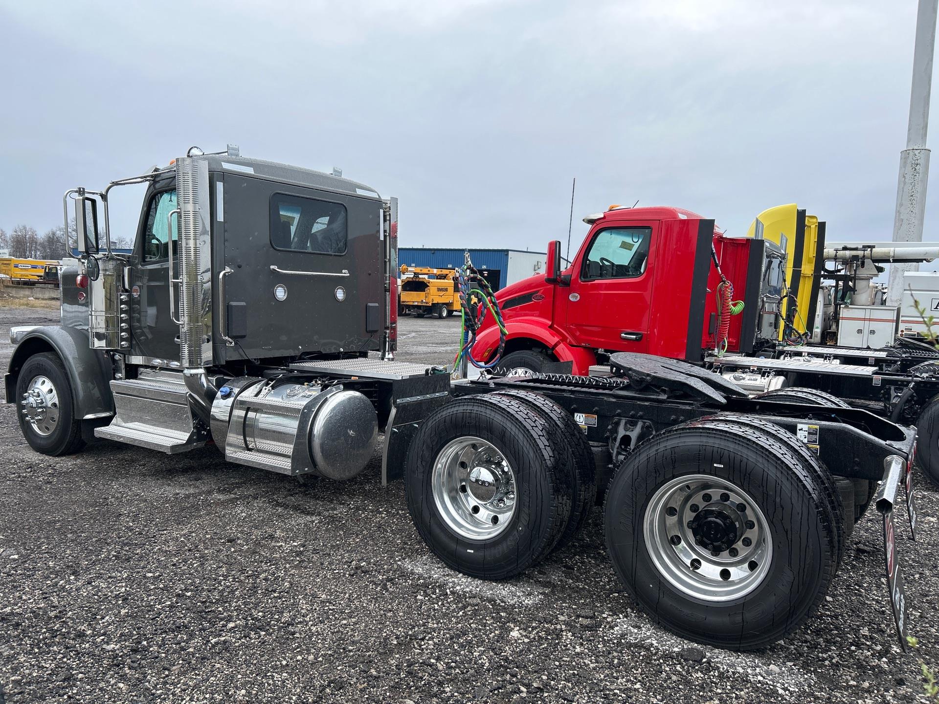 2027 Peterbilt - image 4