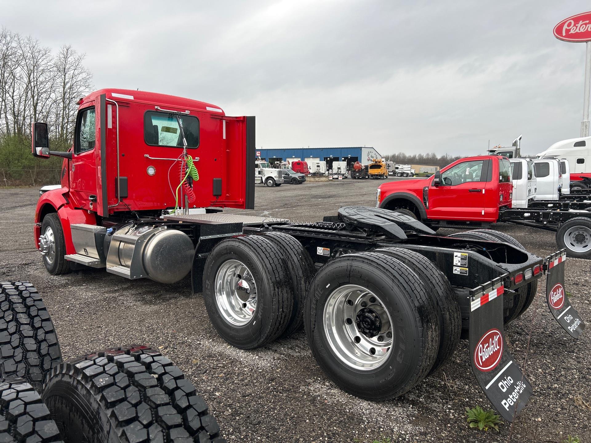 2027 Peterbilt 579 - image 4