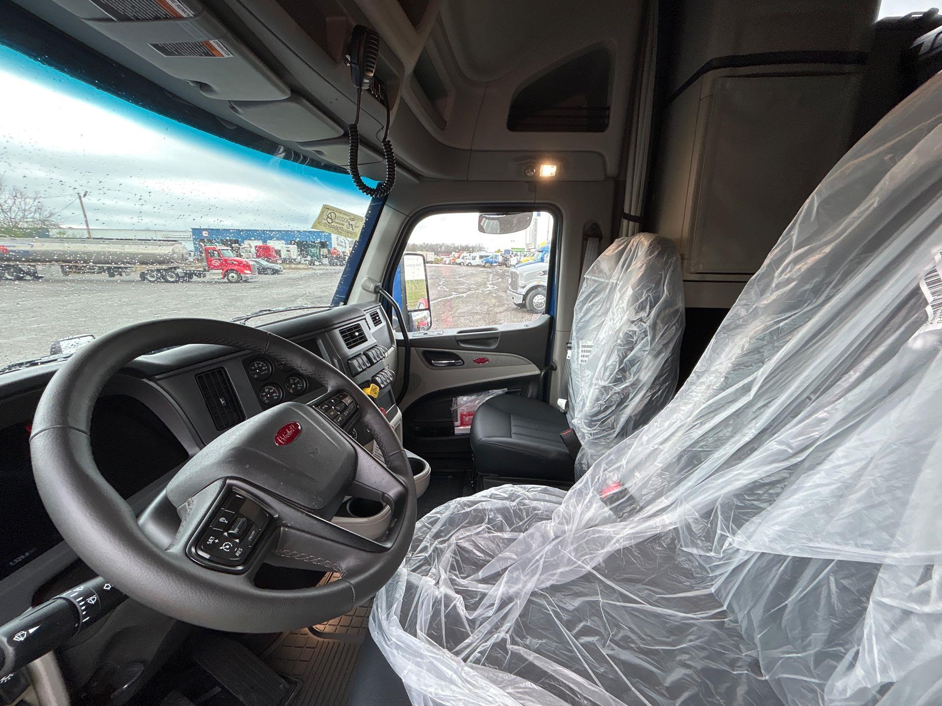 2027 Peterbilt 579 - image 3