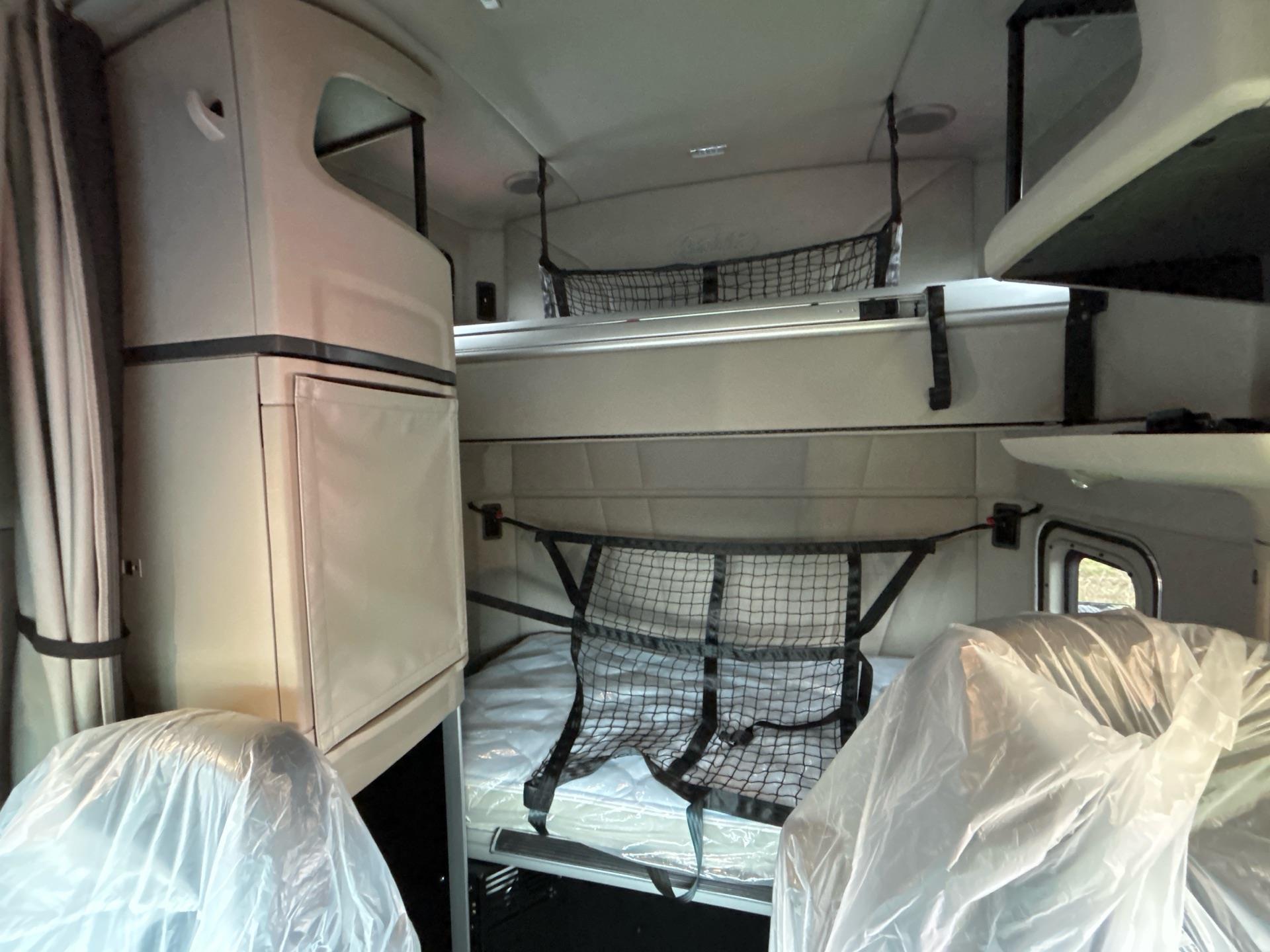 2027 Peterbilt 579 - image 4