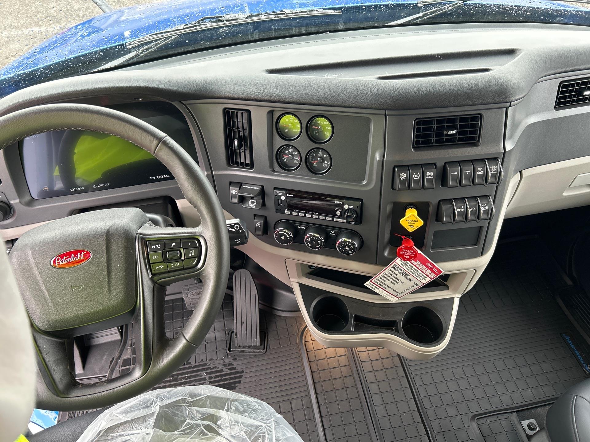 2027 Peterbilt 579 - image 5