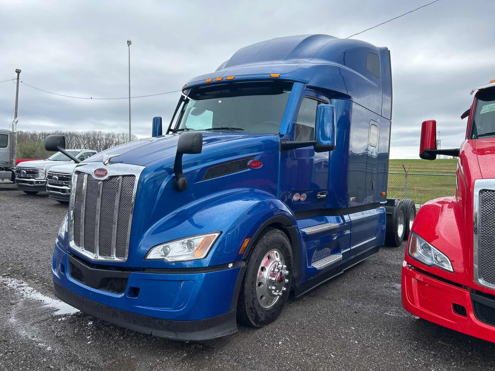 2027 Peterbilt 579 - image 2