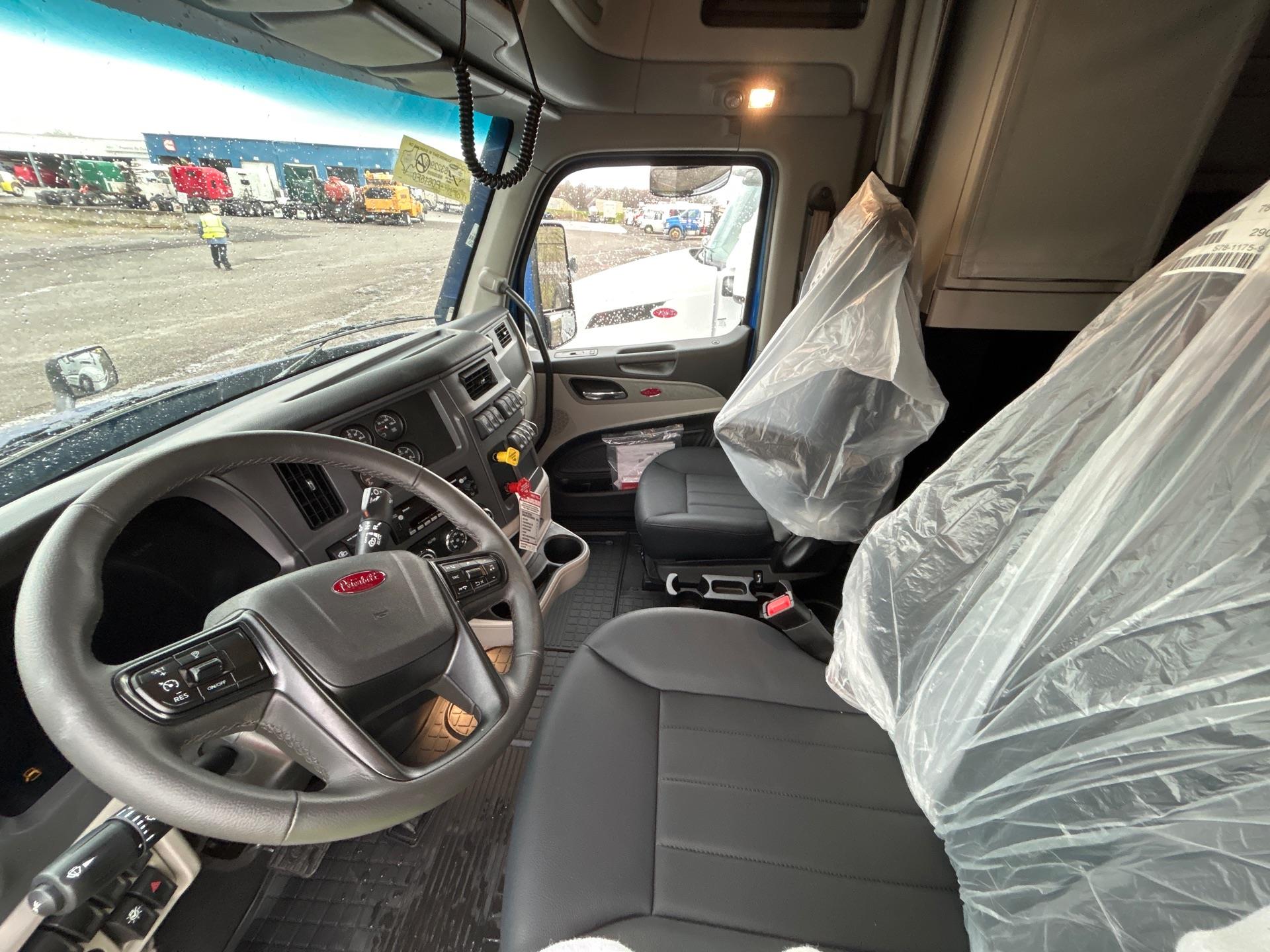 2027 Peterbilt 579 - image 3