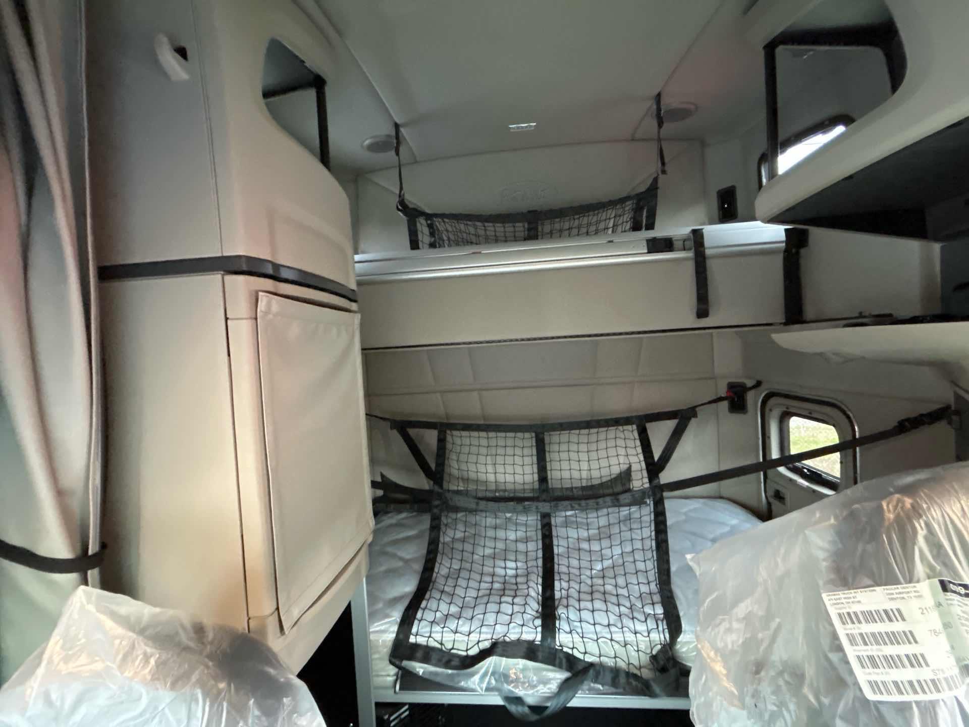 2027 Peterbilt 579 - image 4