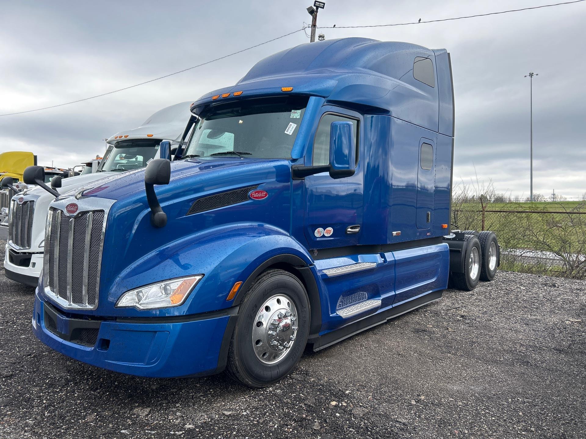2027 Peterbilt 579 - image 2