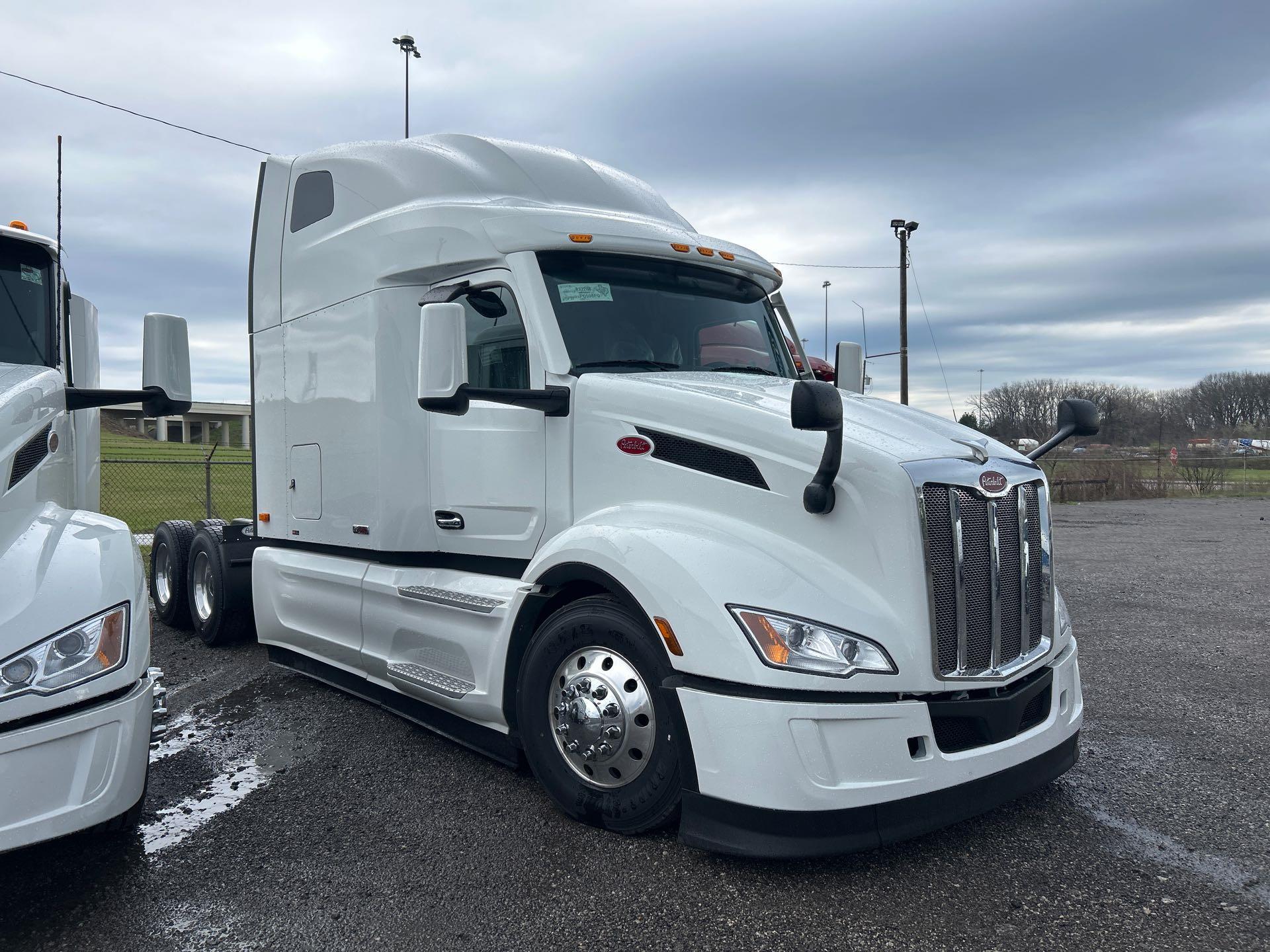 2027 Peterbilt 579 - image 2