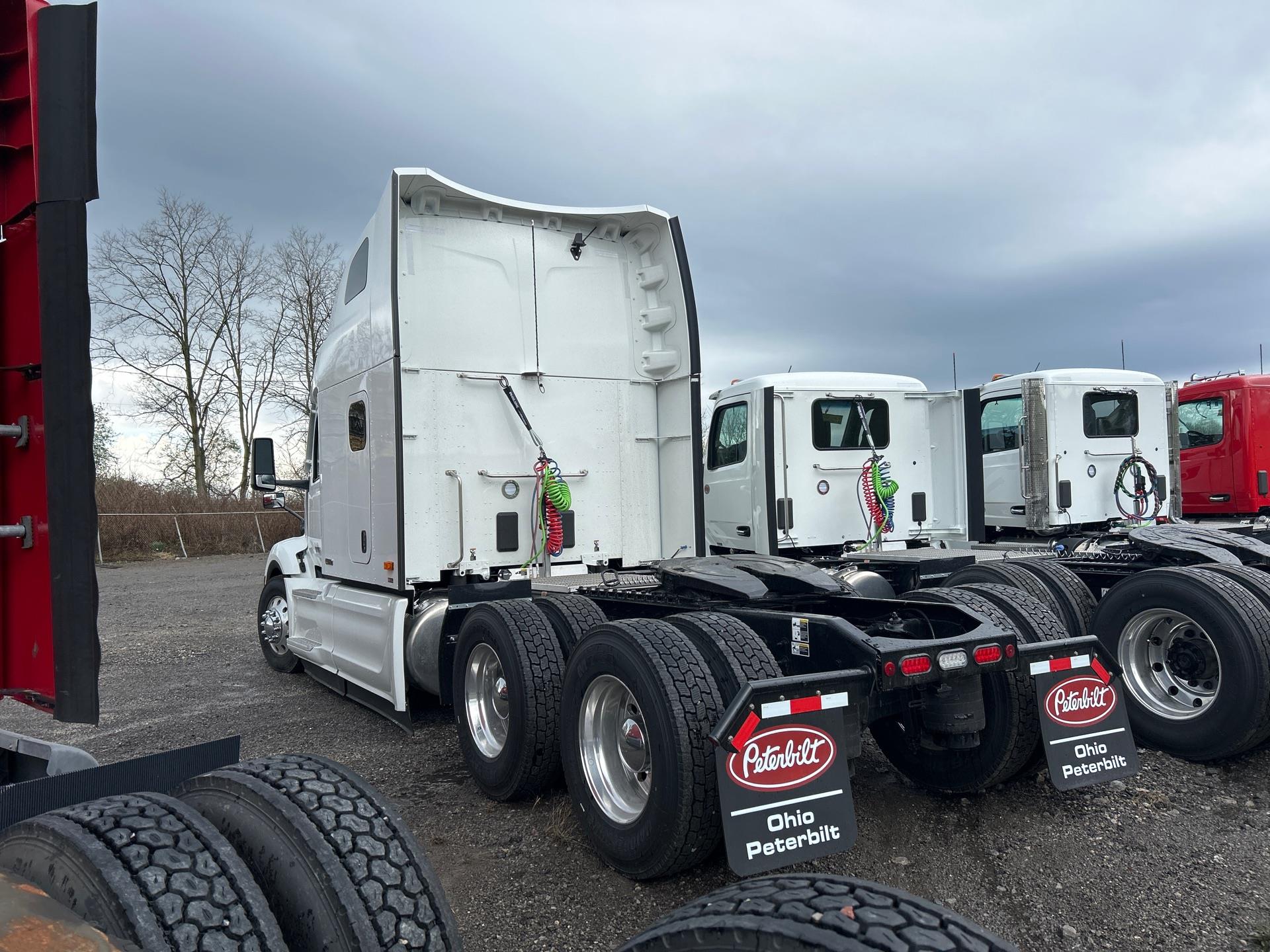 2027 Peterbilt 579 - image 3