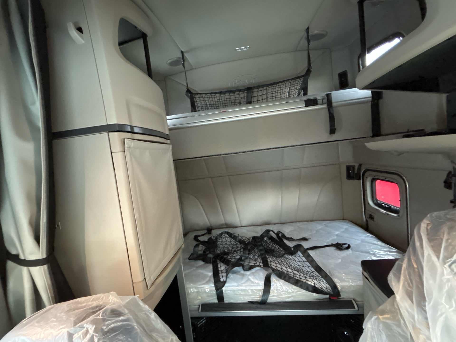 2027 Peterbilt 579 - image 6