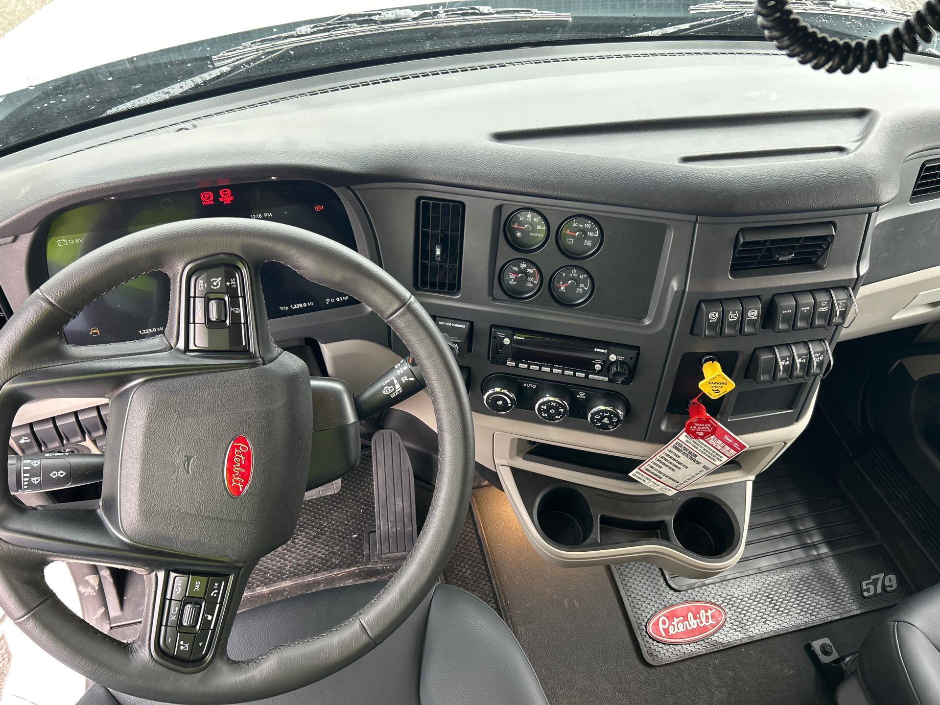 2027 Peterbilt 579 - image 7
