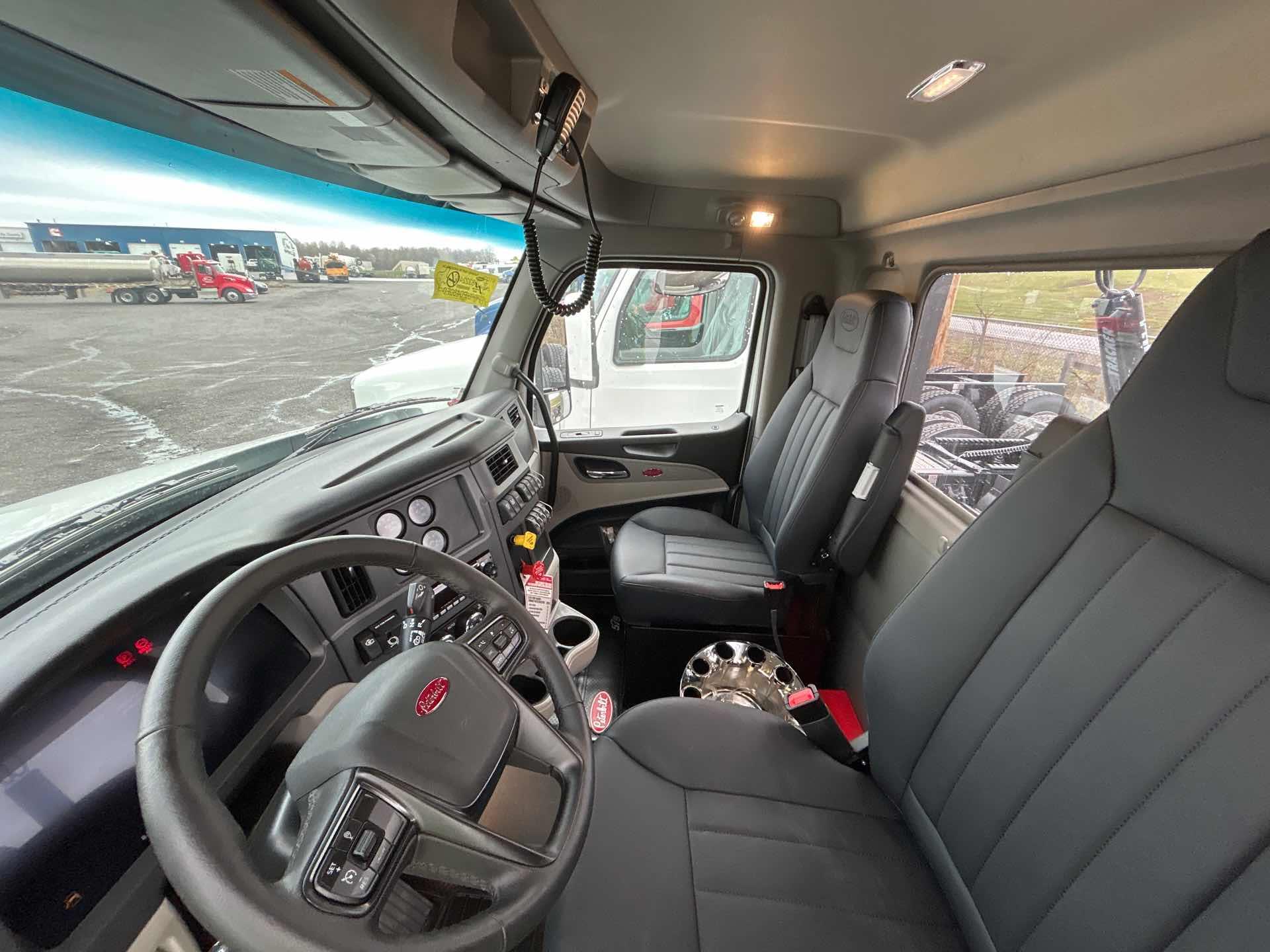2027 Peterbilt 579 - image 5