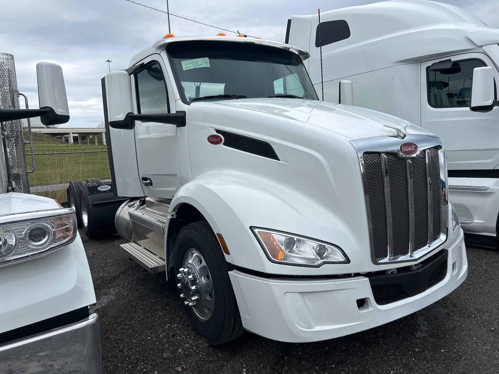 2027 Peterbilt 579 in Youngstown, OH — photo 2