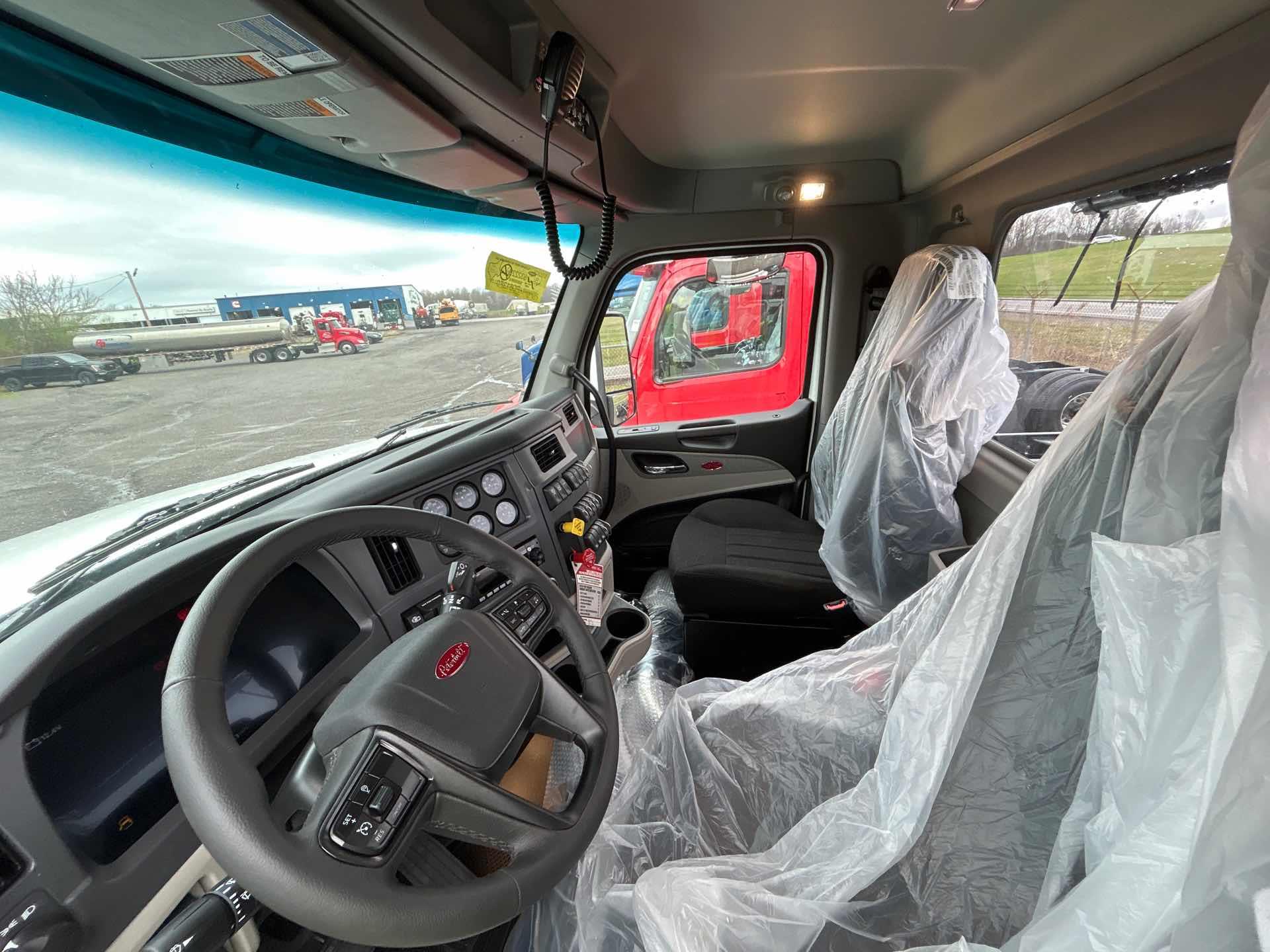 2027 Peterbilt 567 - image 3