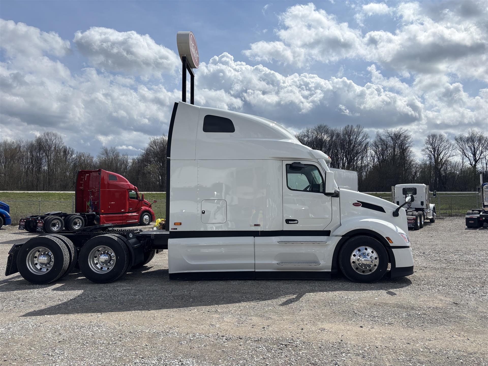 2027 Peterbilt 579