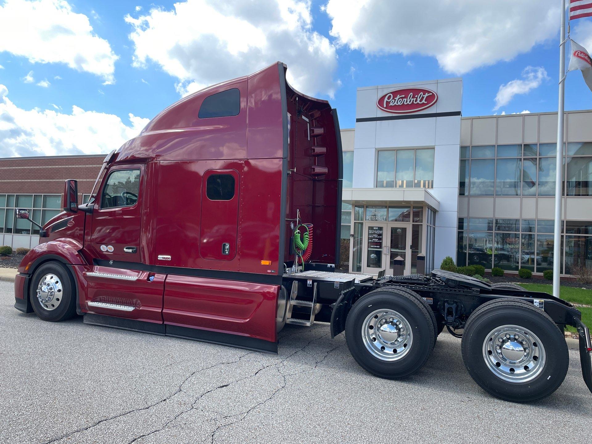 2027 Peterbilt 579 - image 2
