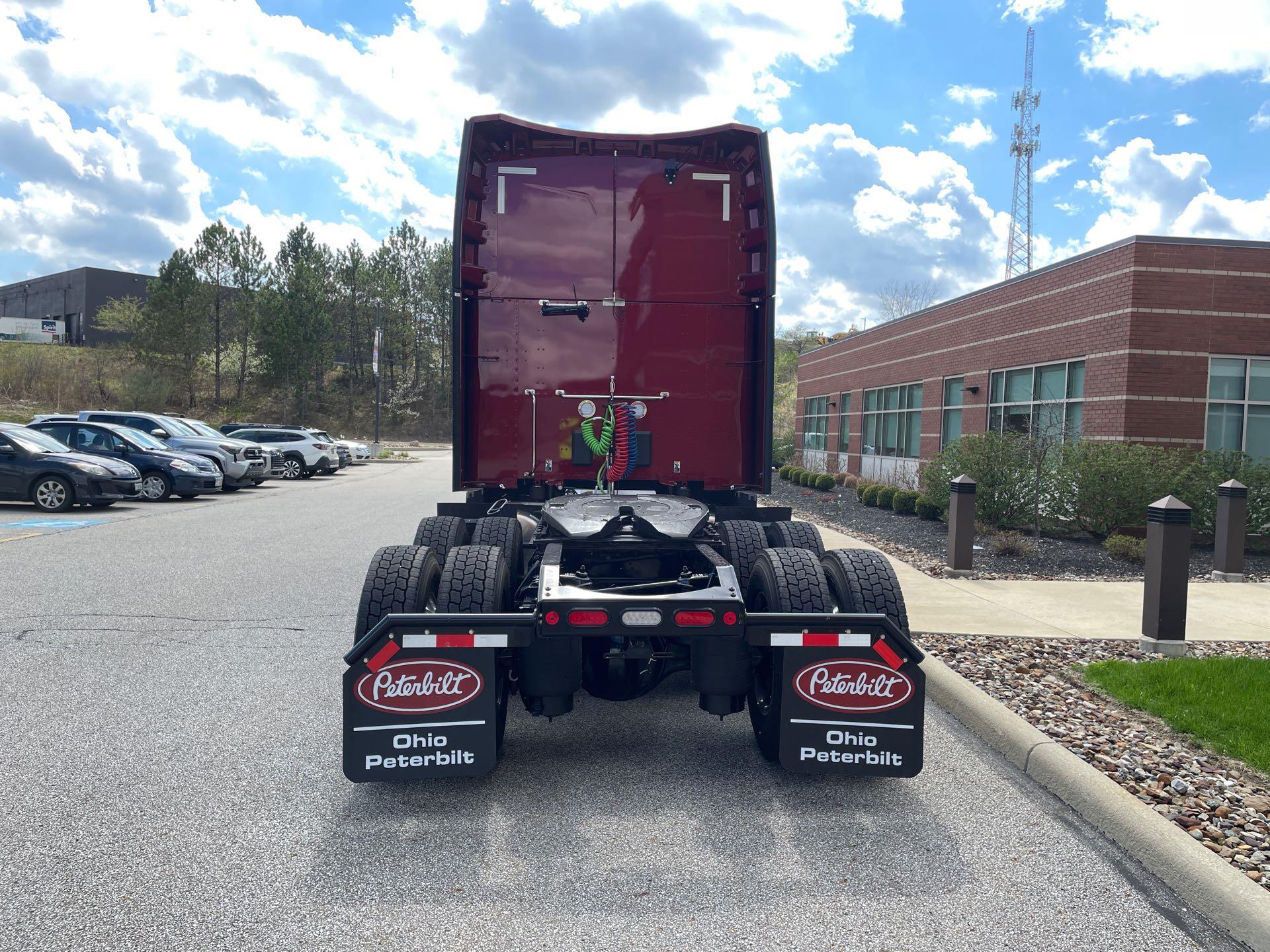 2027 Peterbilt 579 - image 3