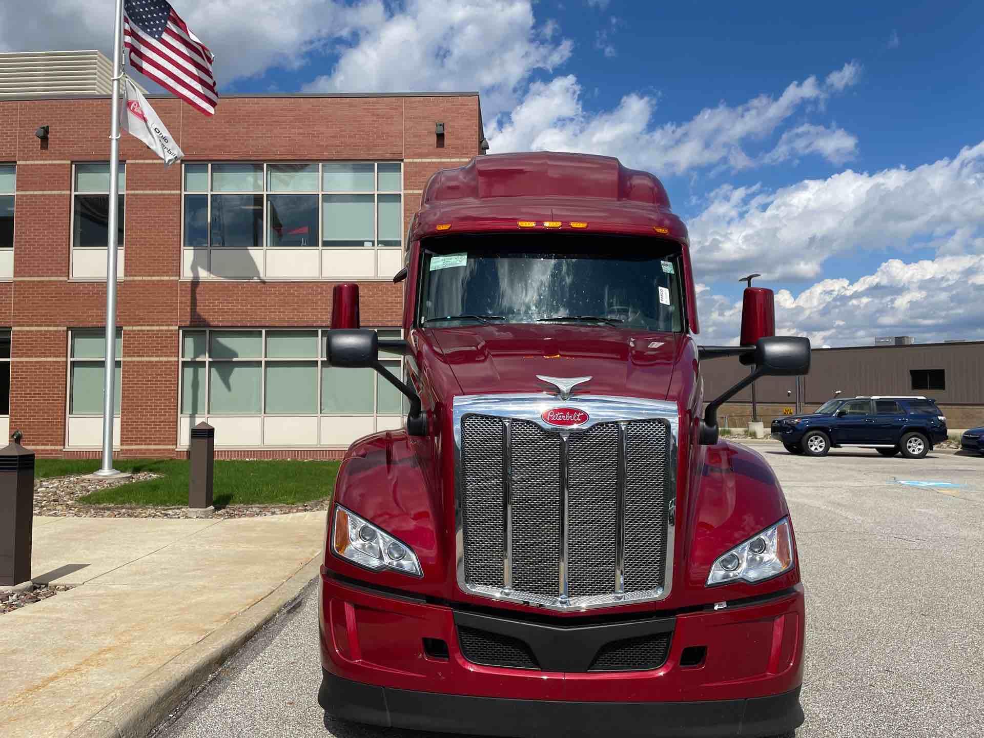 2027 Peterbilt 579 - image 6