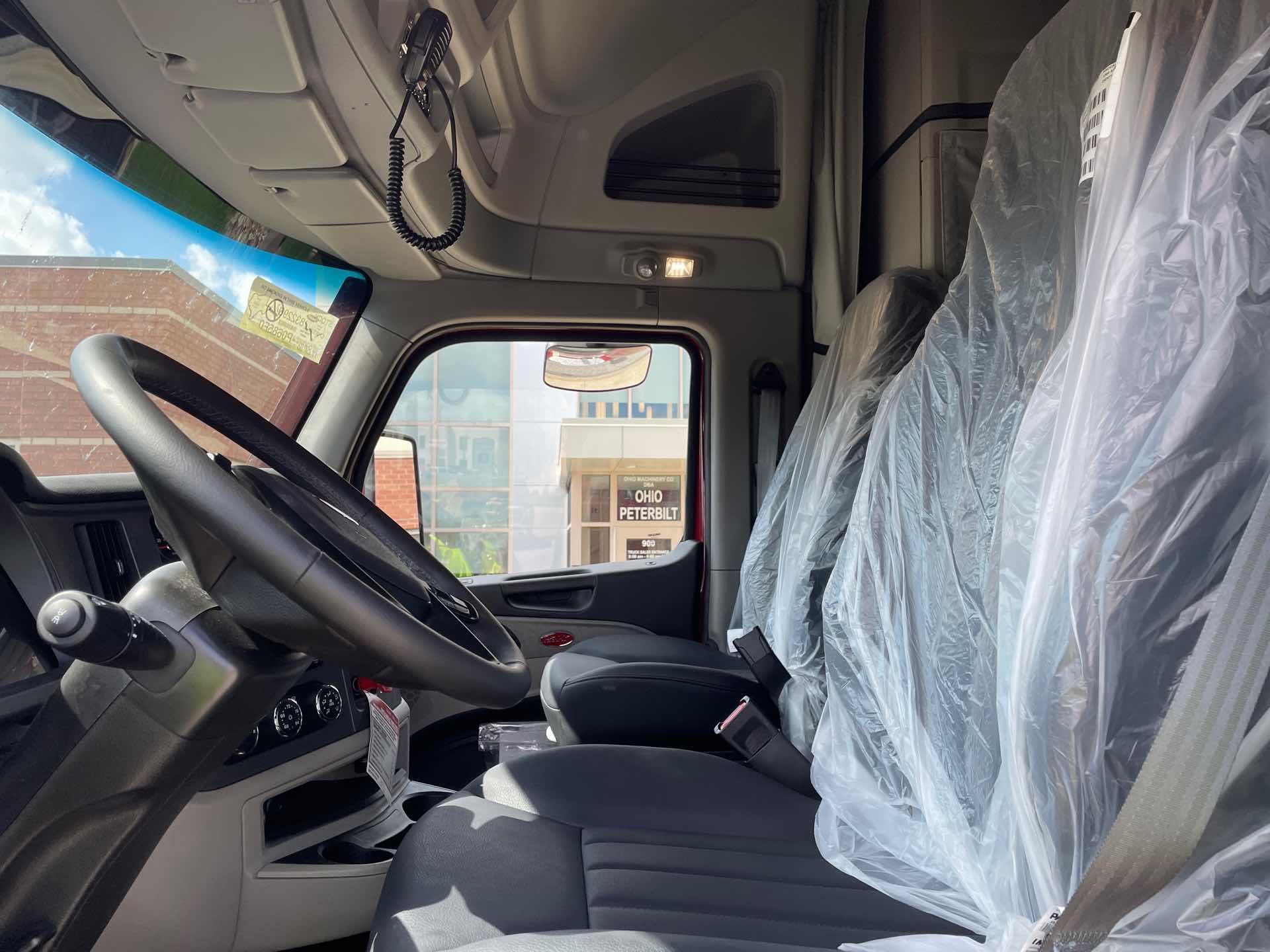 2027 Peterbilt 579 - image 7