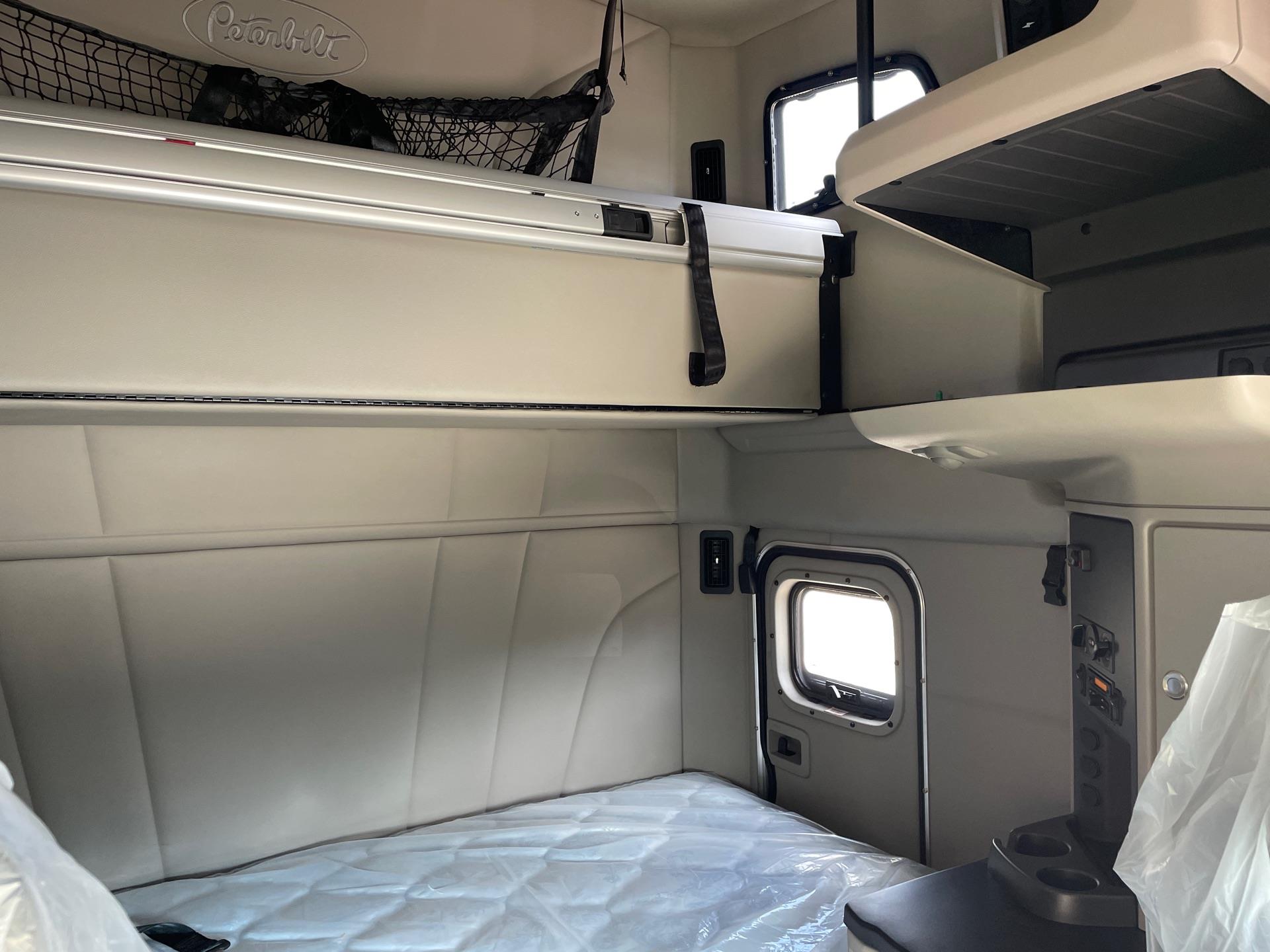 2027 Peterbilt 579 - image 11