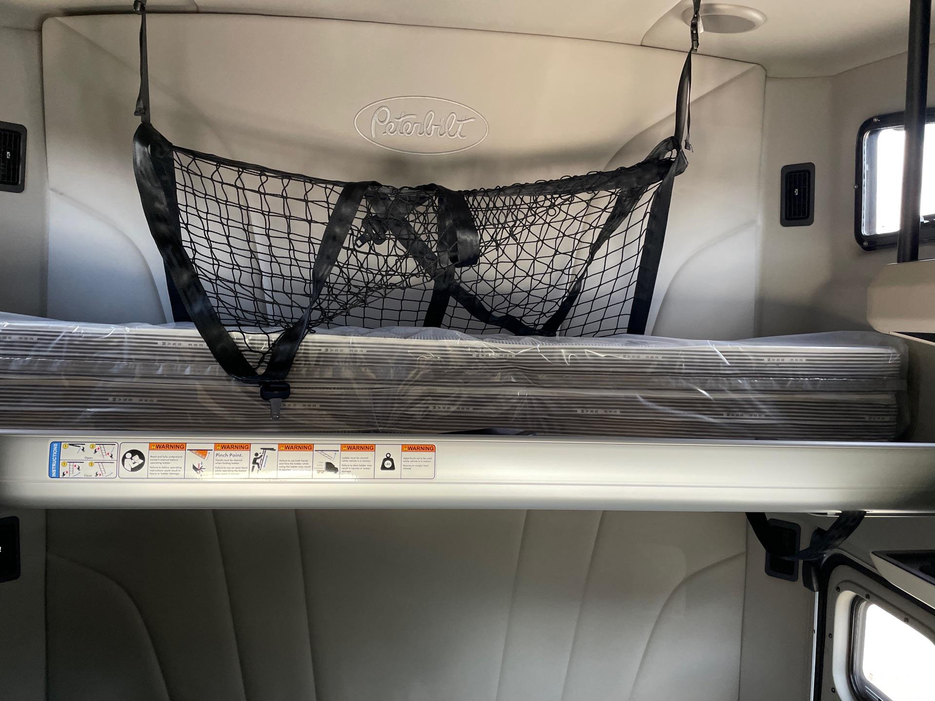 2027 Peterbilt 579 - image 15