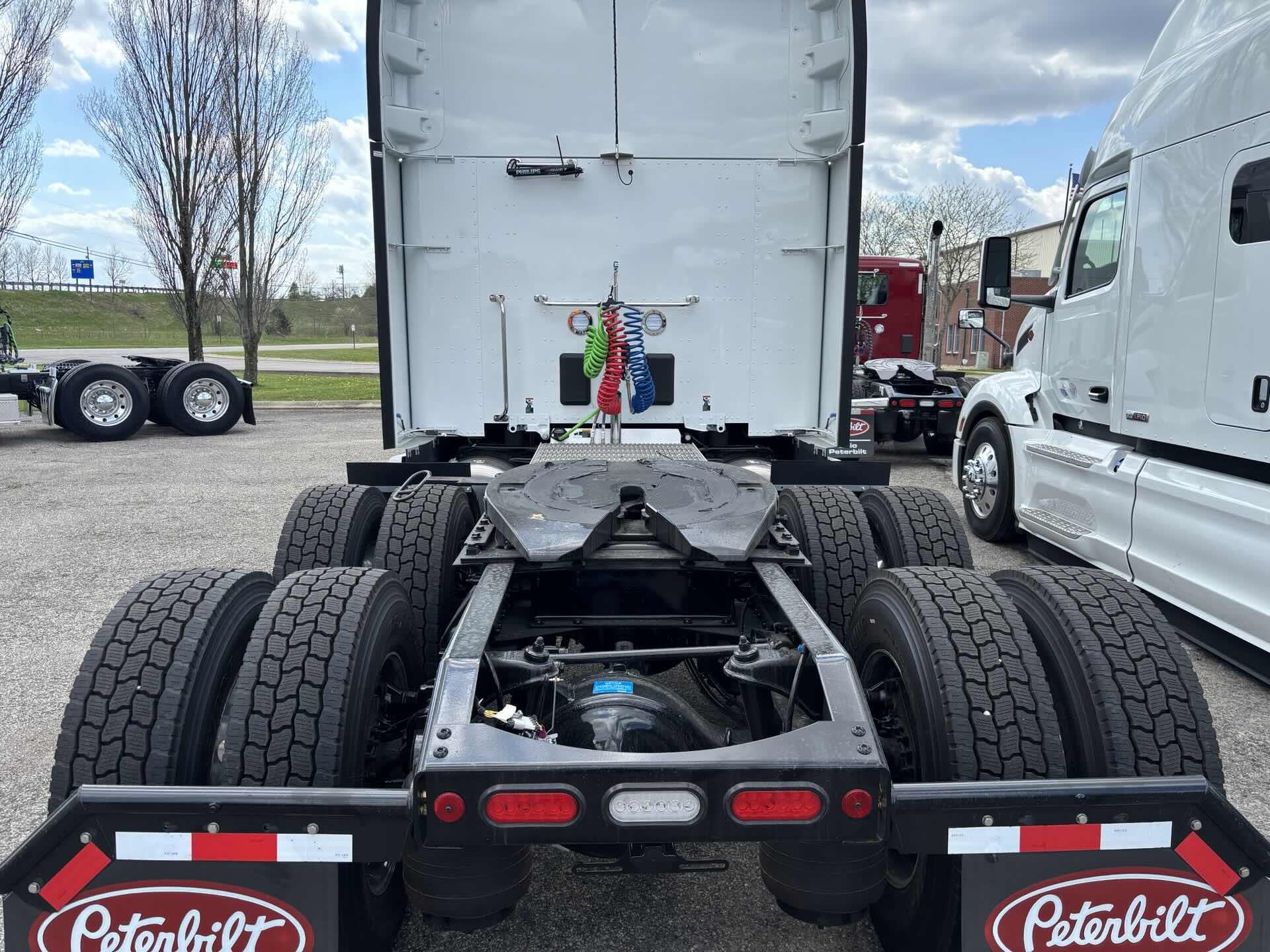 2027 Peterbilt 579 in Zanesville, OH — photo 5