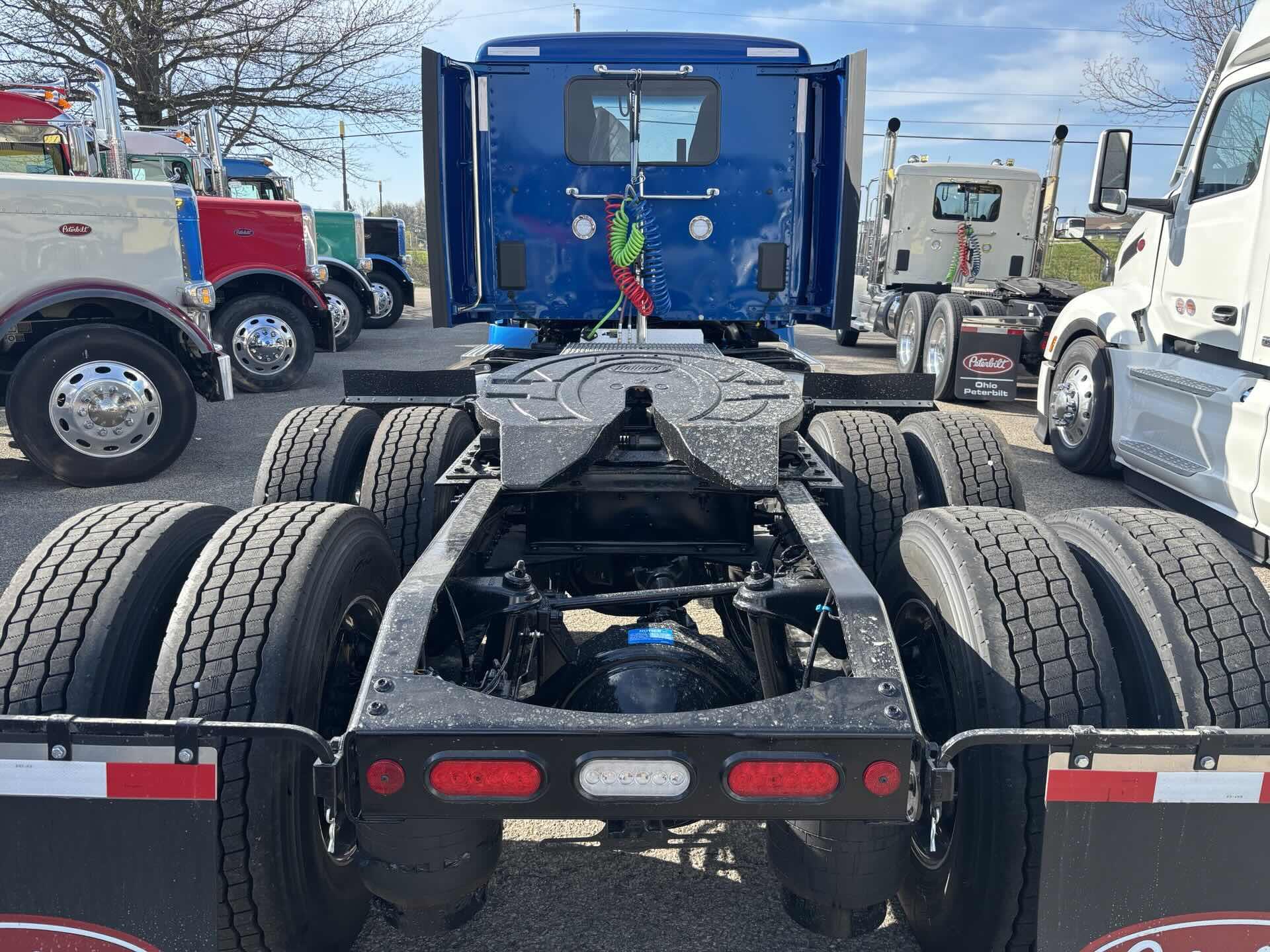 2027 Peterbilt 579 - image 5