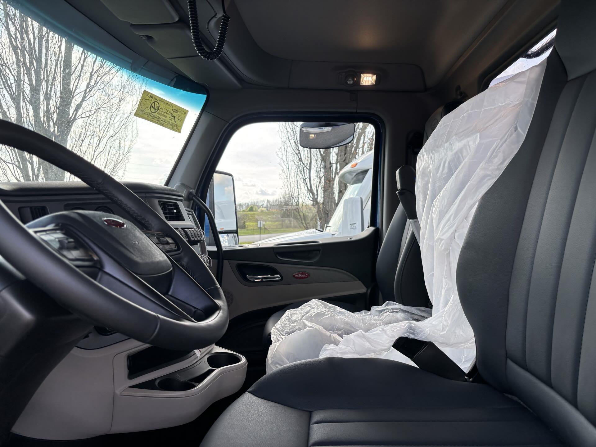 2027 Peterbilt 579 - image 9