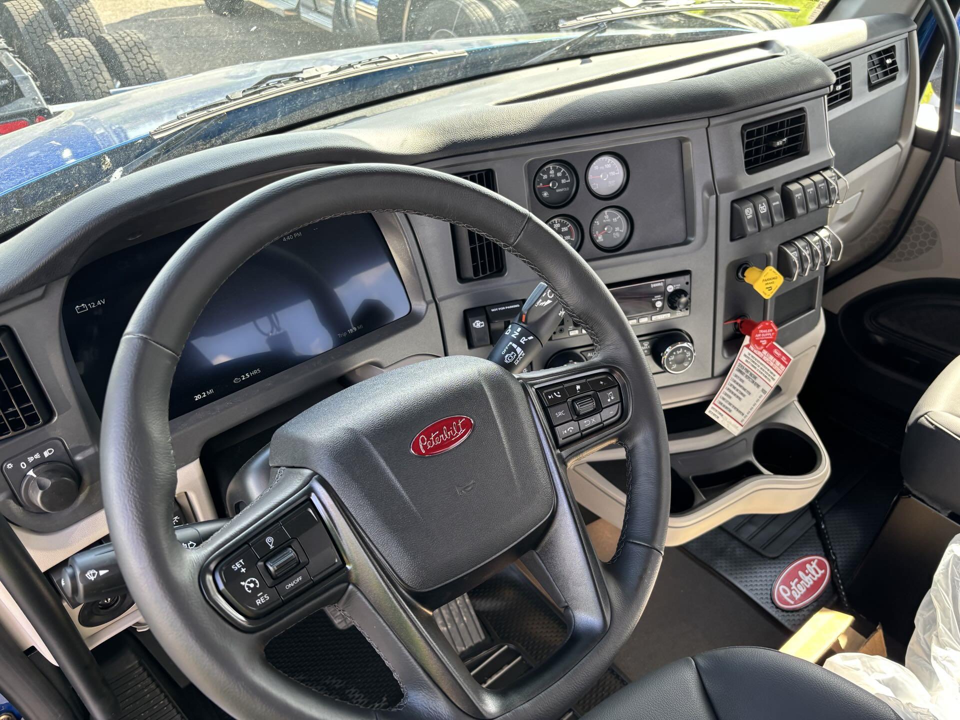 2027 Peterbilt 579 - image 12