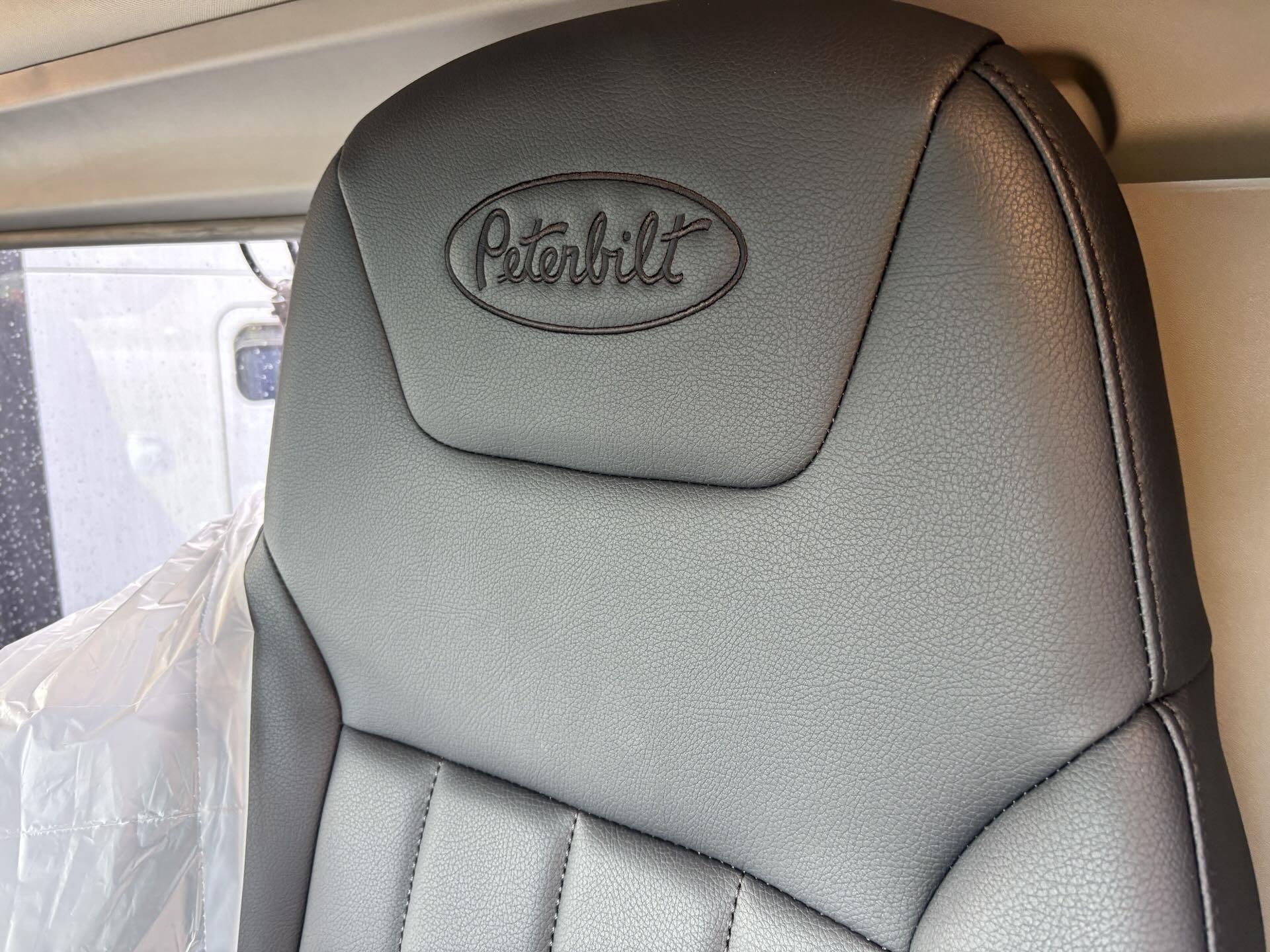 2027 Peterbilt 579 - image 10