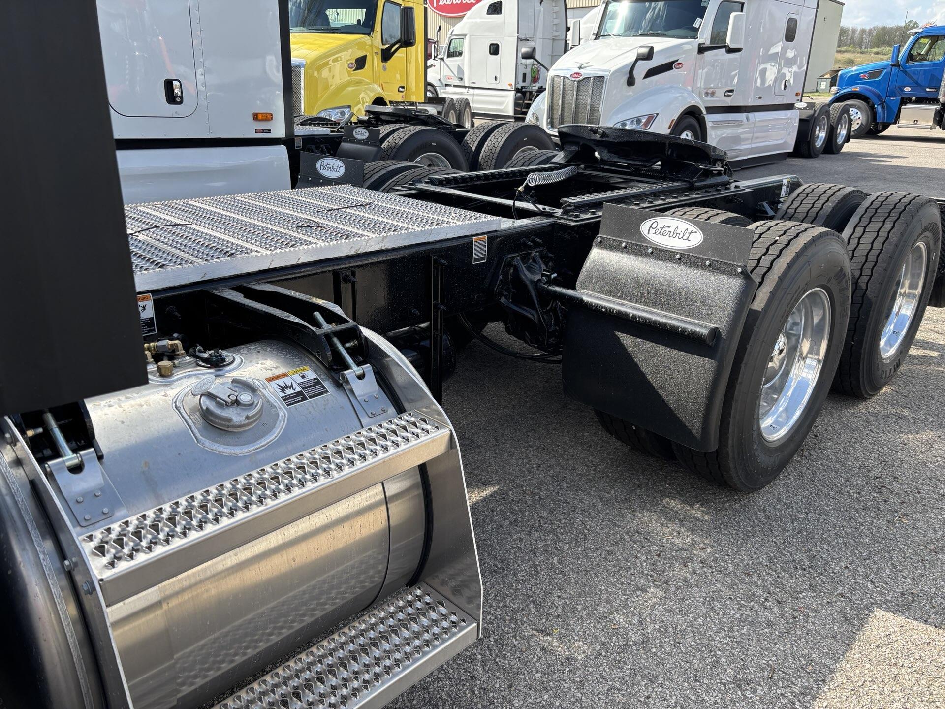 2027 Peterbilt 579 - image 15