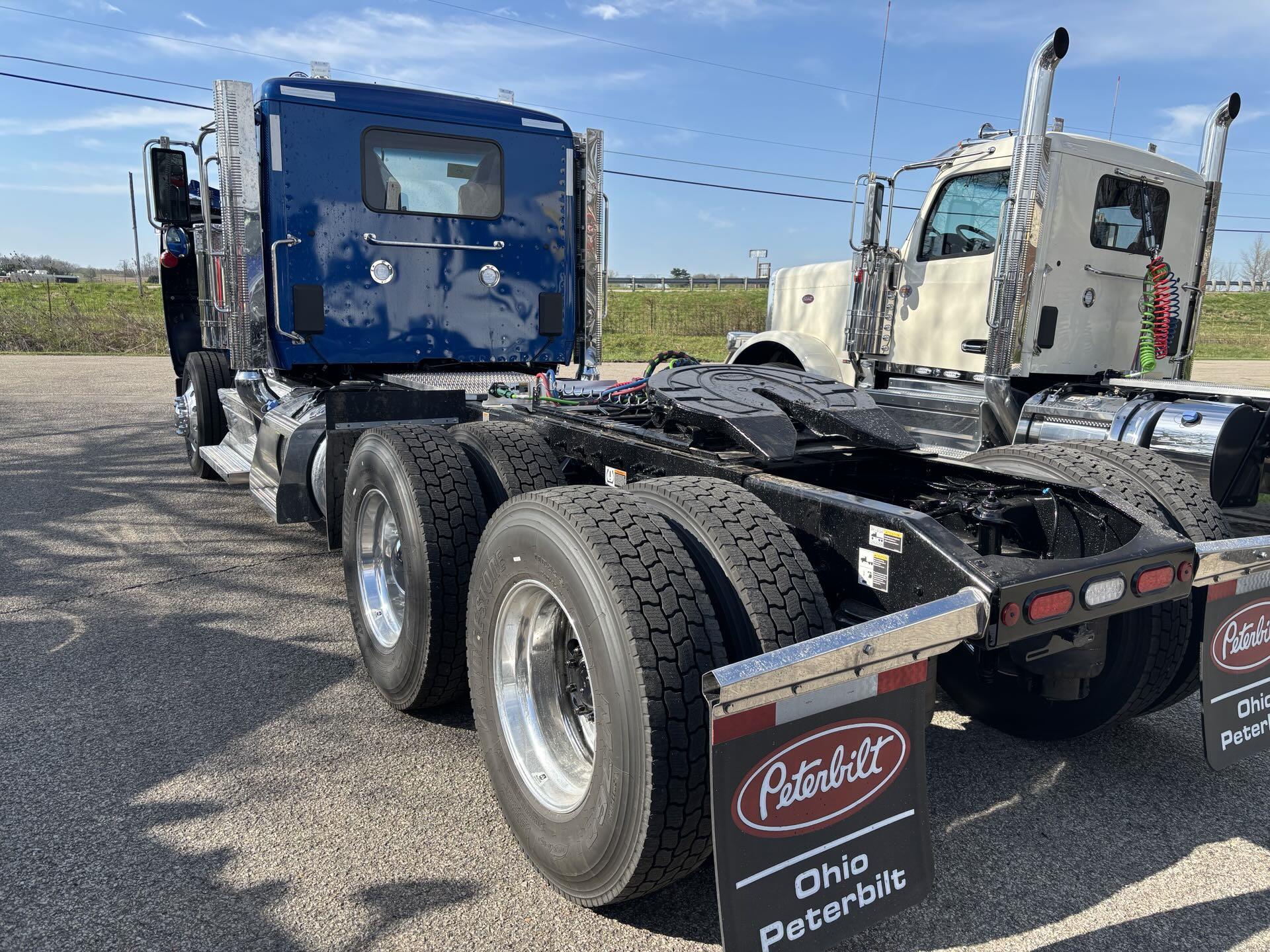 2027 Peterbilt — photo 3