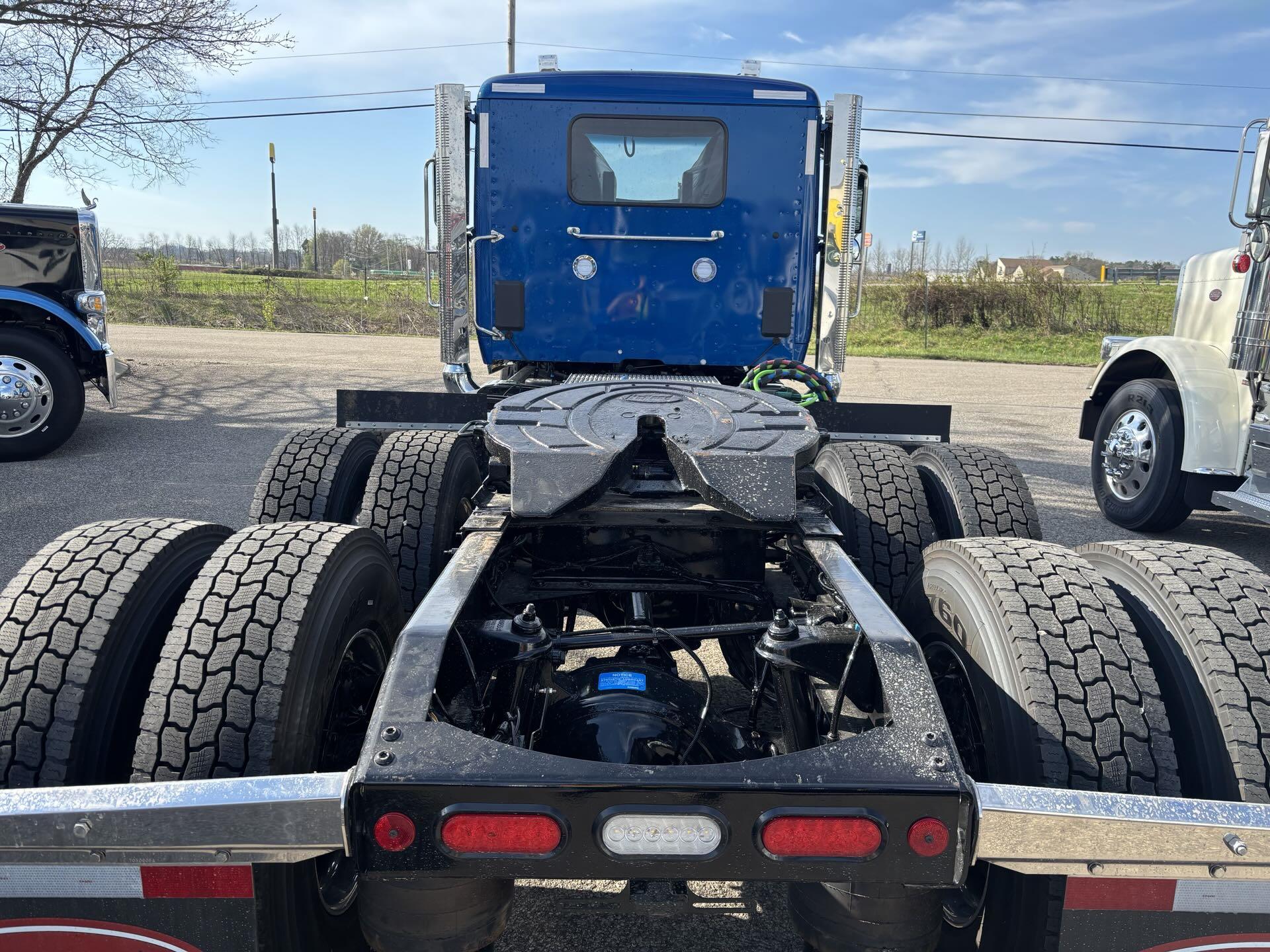 2027 Peterbilt — photo 4
