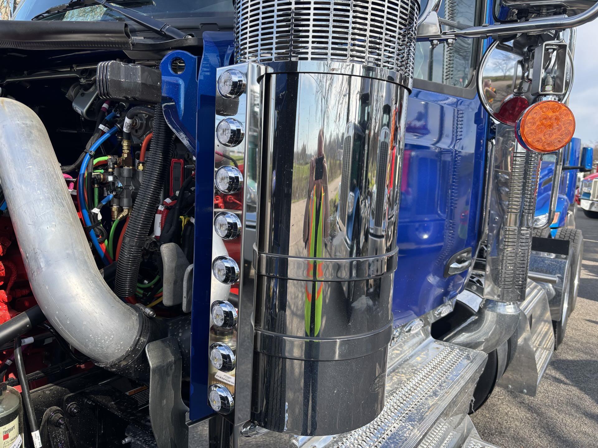2027 Peterbilt — photo 7