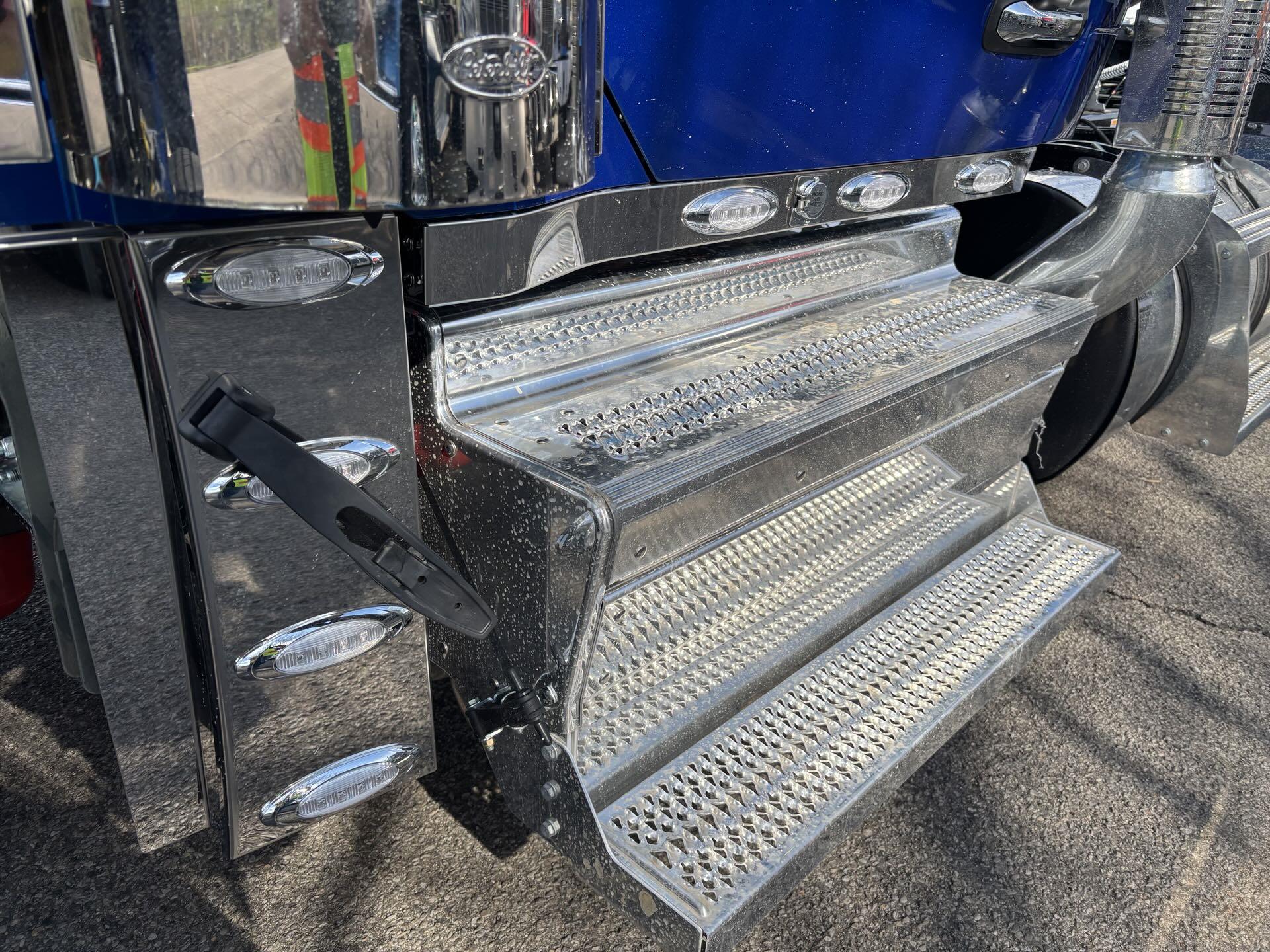 2027 Peterbilt — photo 8