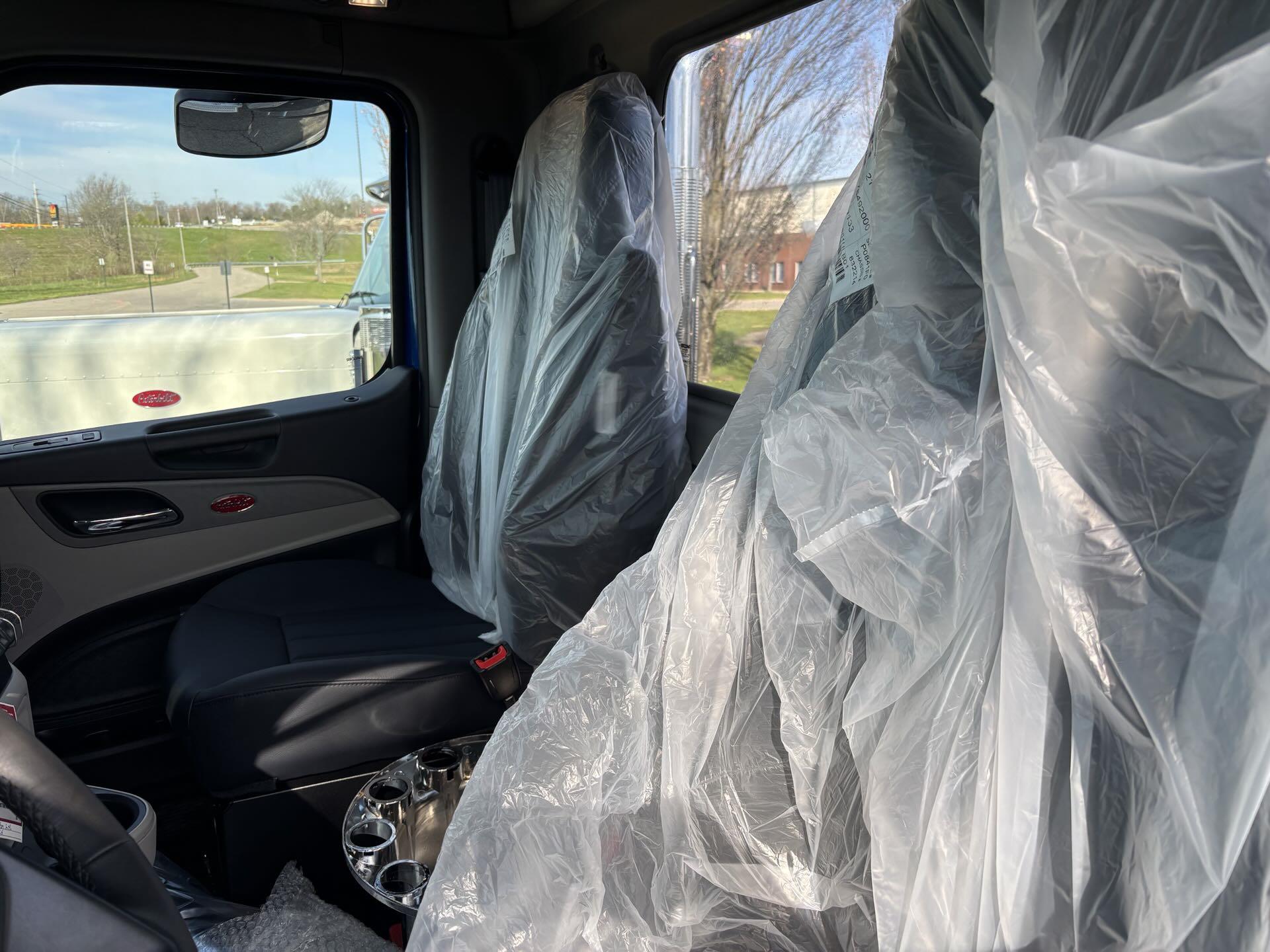 2027 Peterbilt — photo 11
