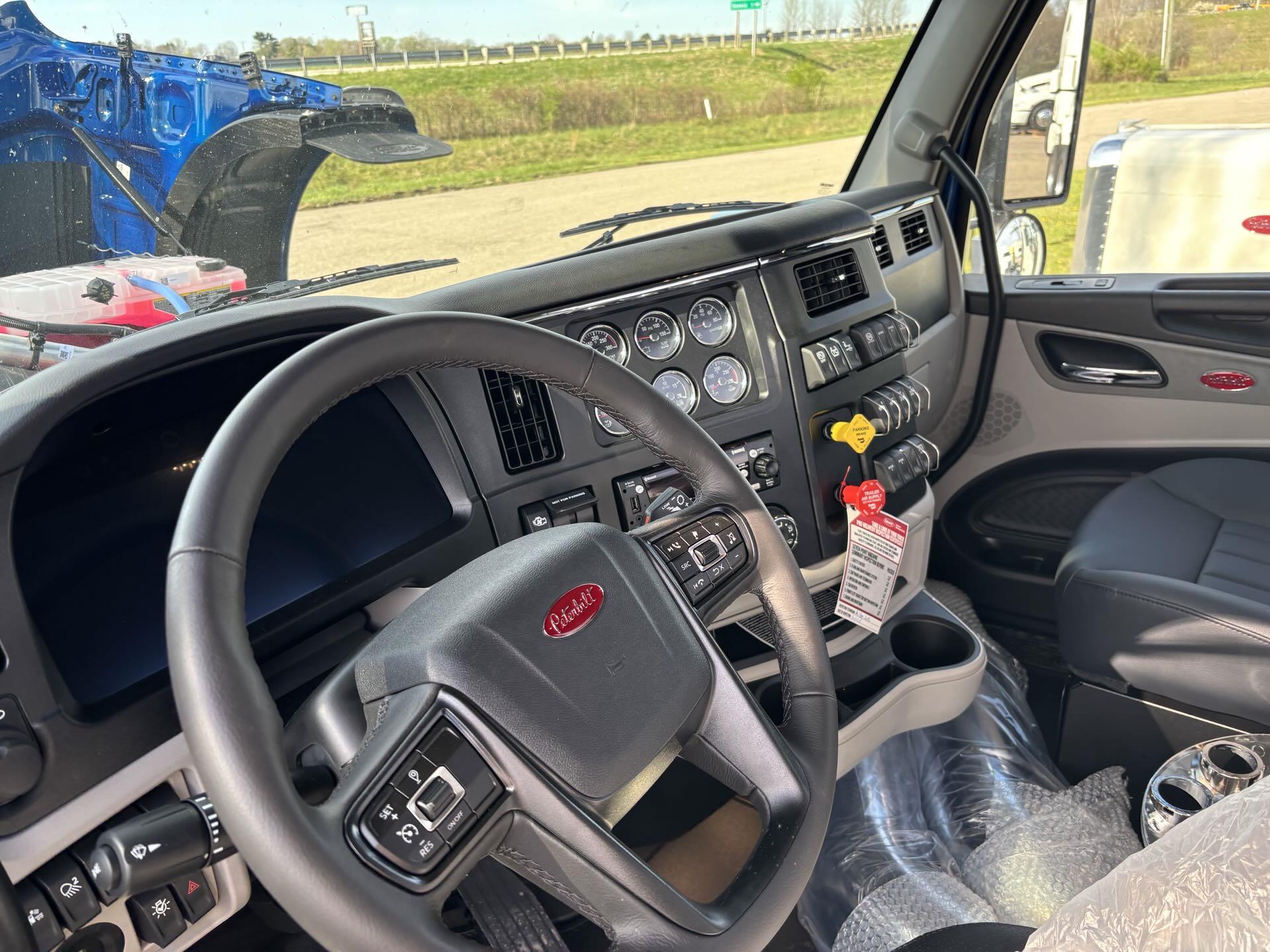 2027 Peterbilt — photo 10