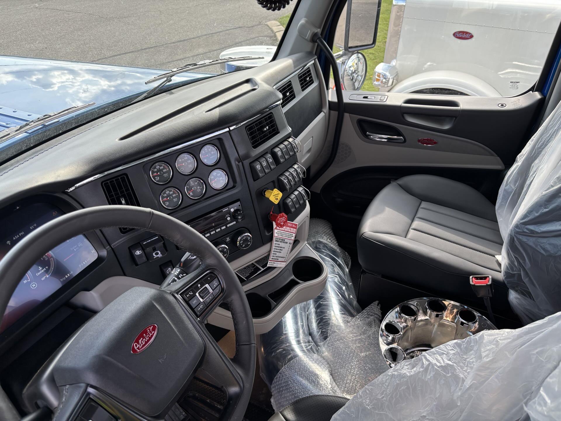 2027 Peterbilt — photo 13