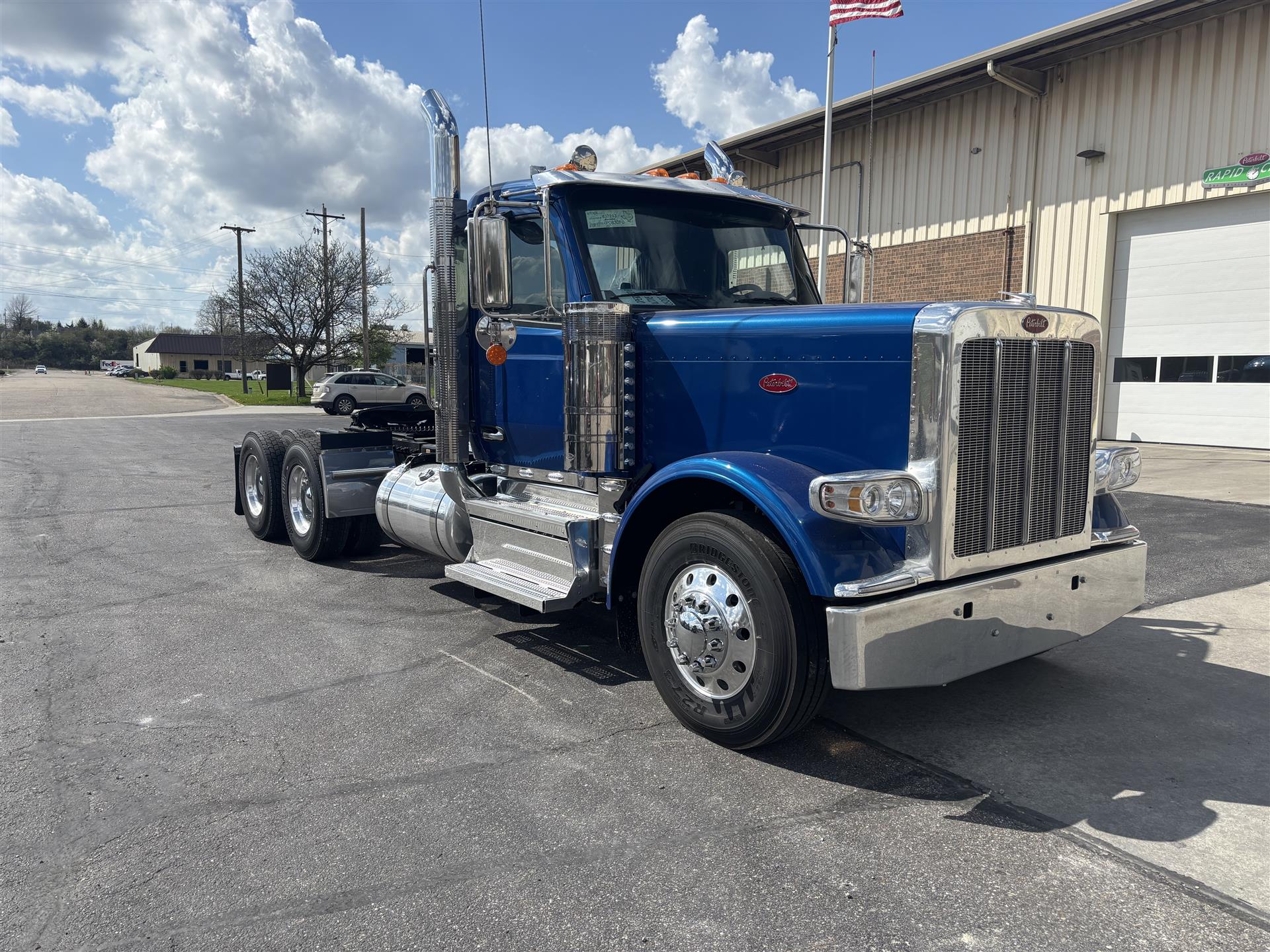 2027 Peterbilt - image 2