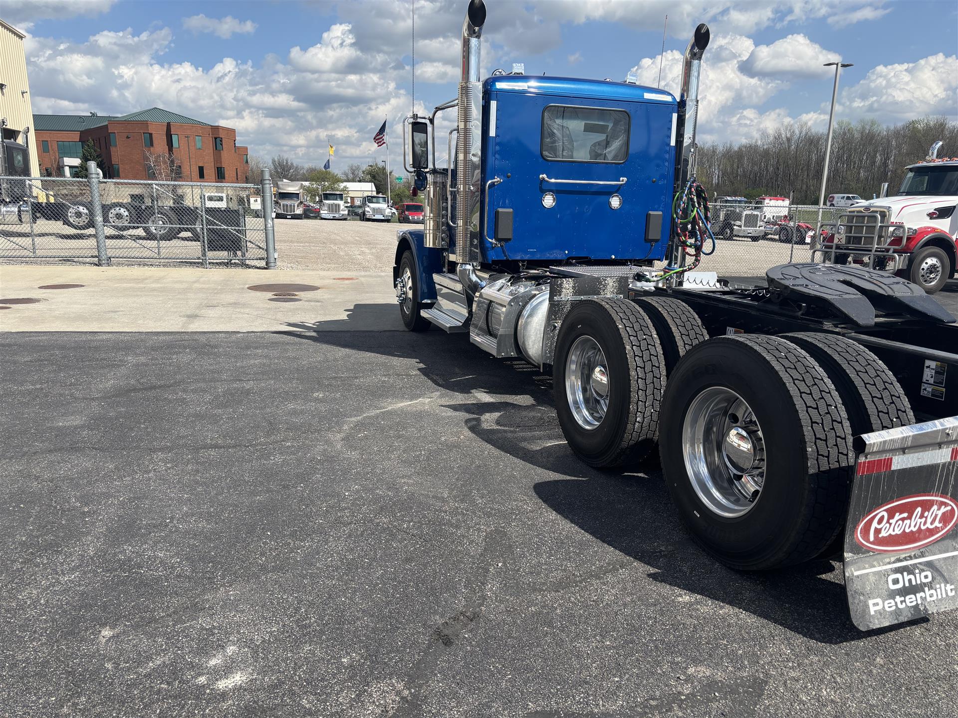 2027 Peterbilt - image 5