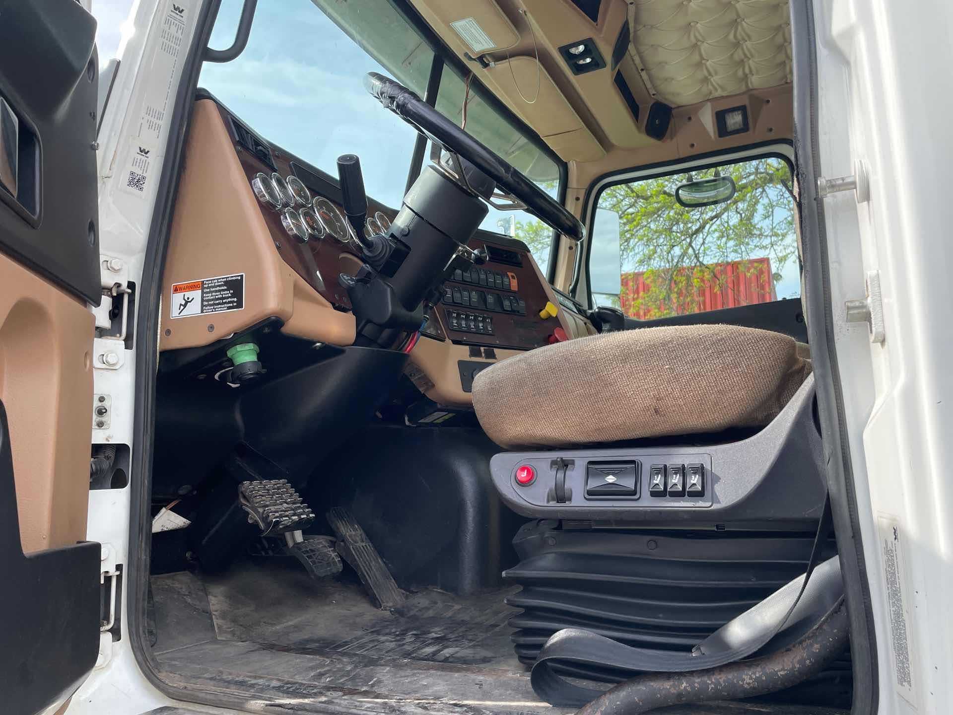 2020 Western Star 4700 — photo 12