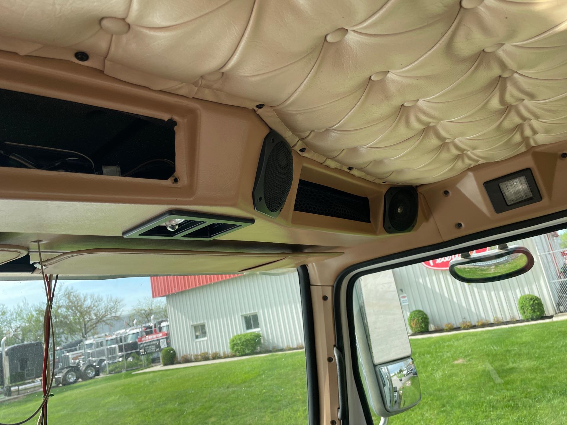 2020 Western Star 4700 — photo 18