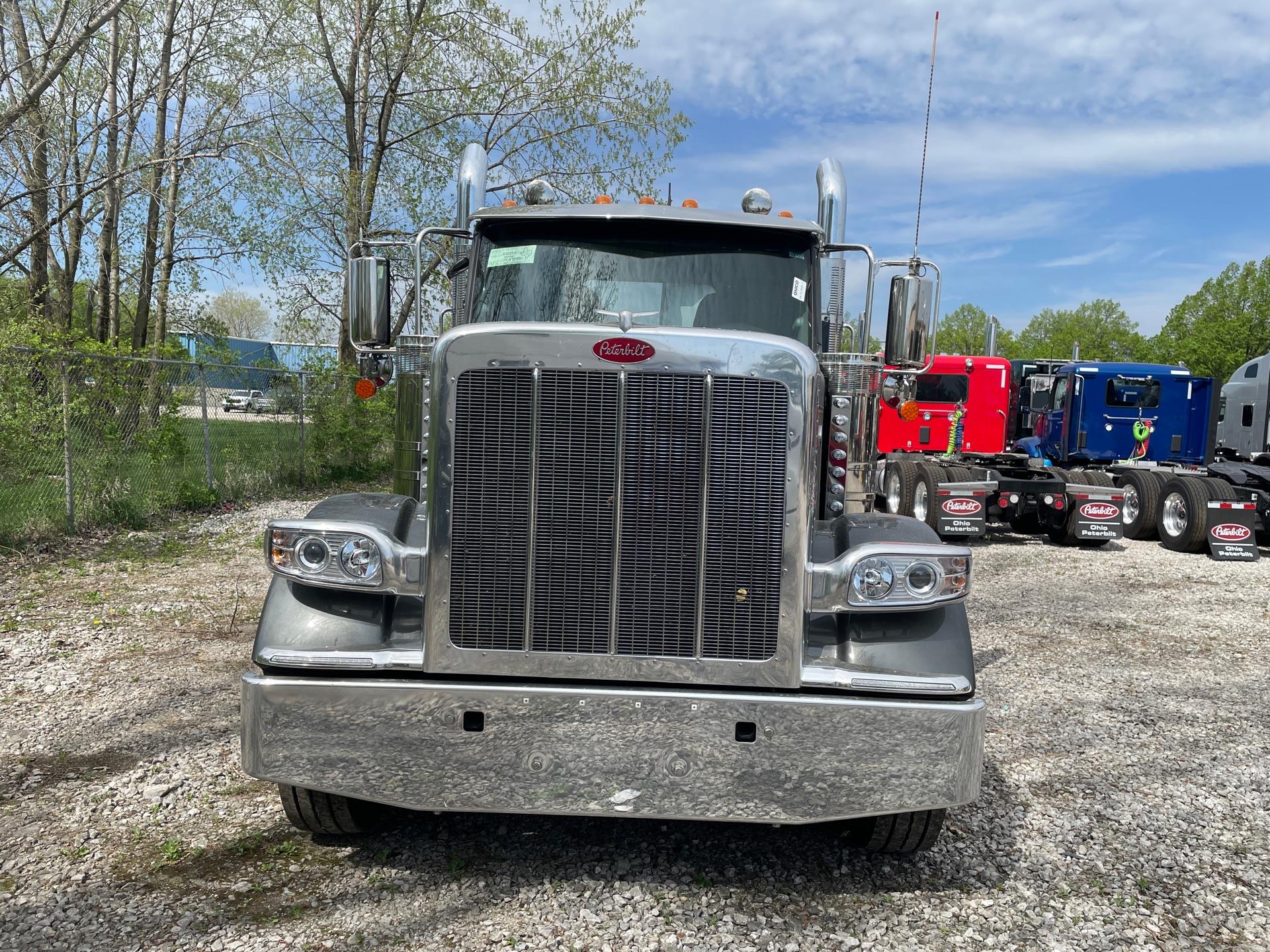 2027 Peterbilt - image 2