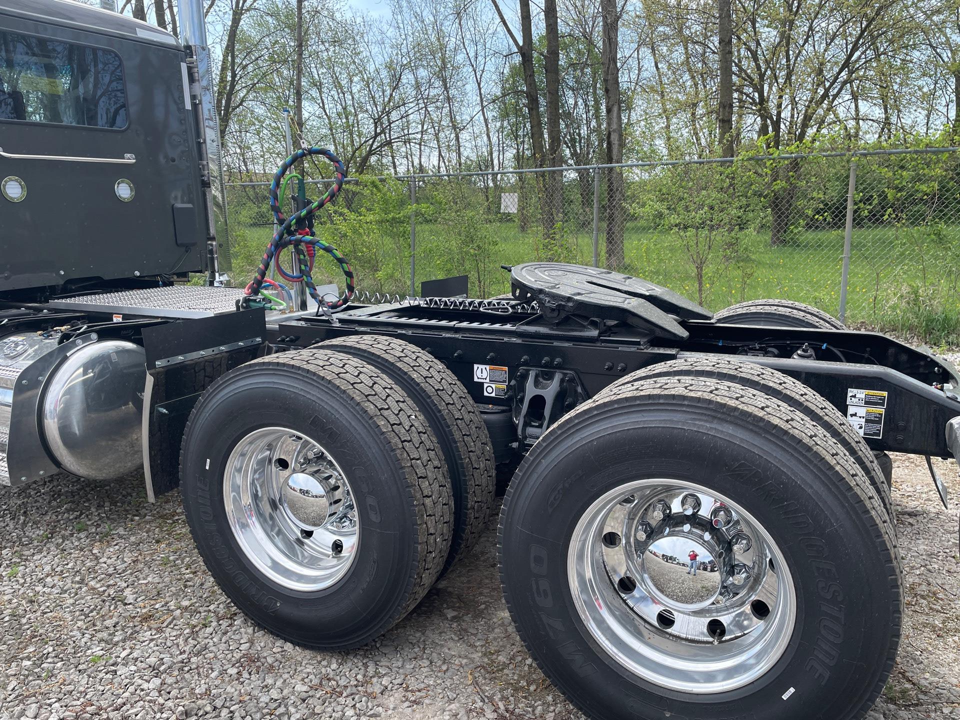 2027 Peterbilt - image 9