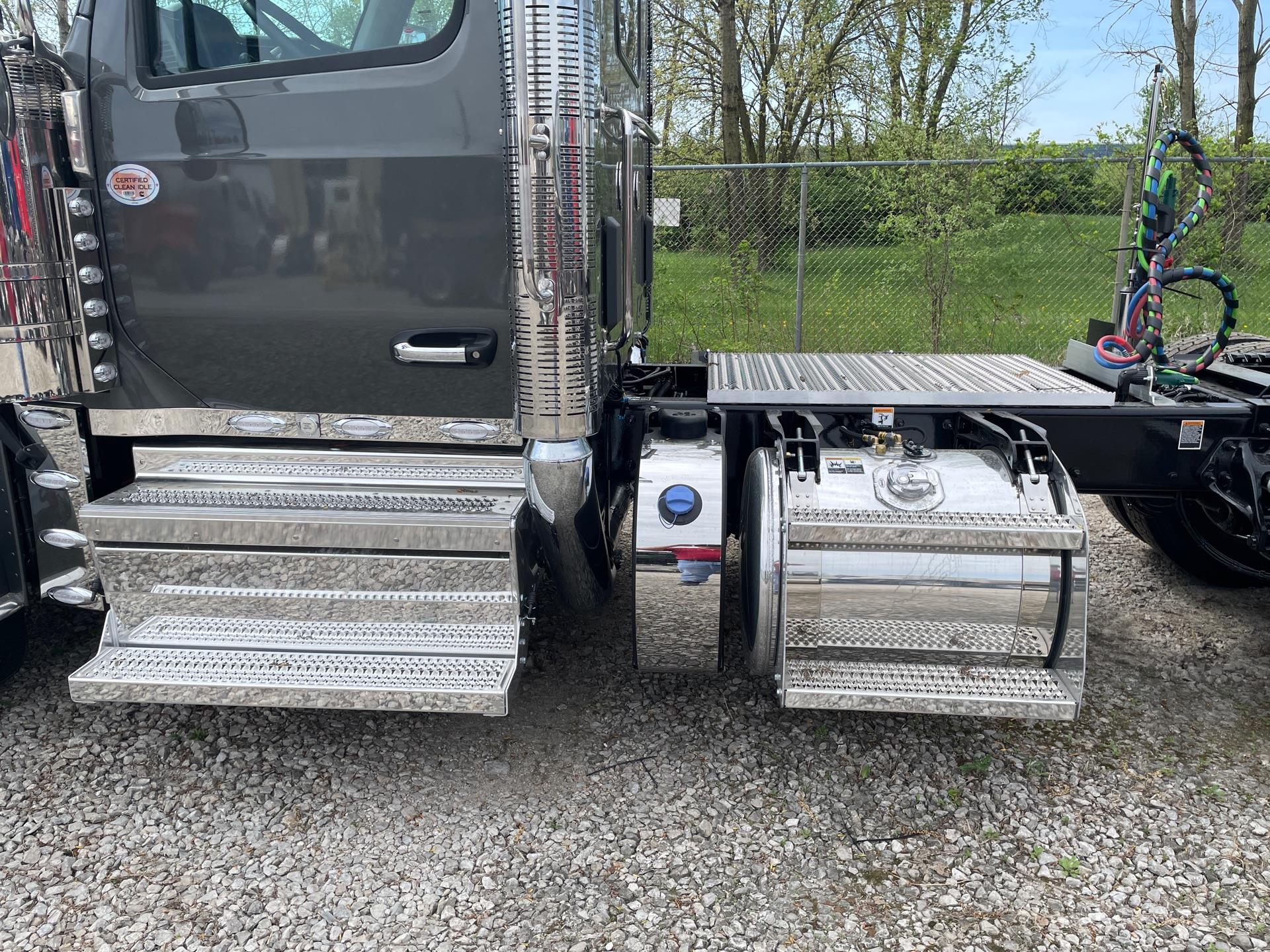 2027 Peterbilt - image 10