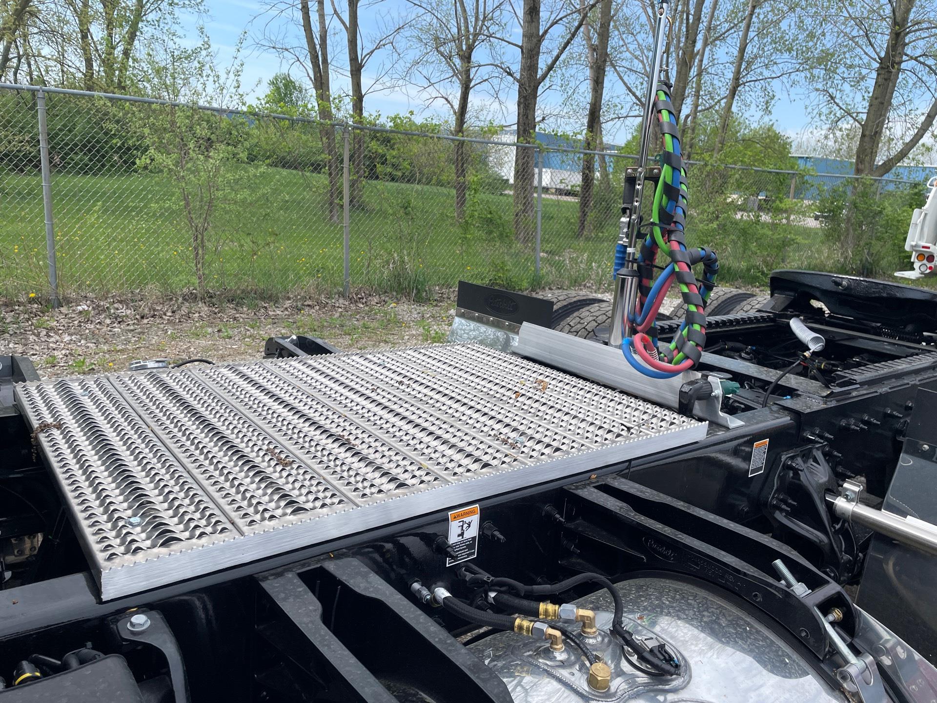 2027 Peterbilt - image 11