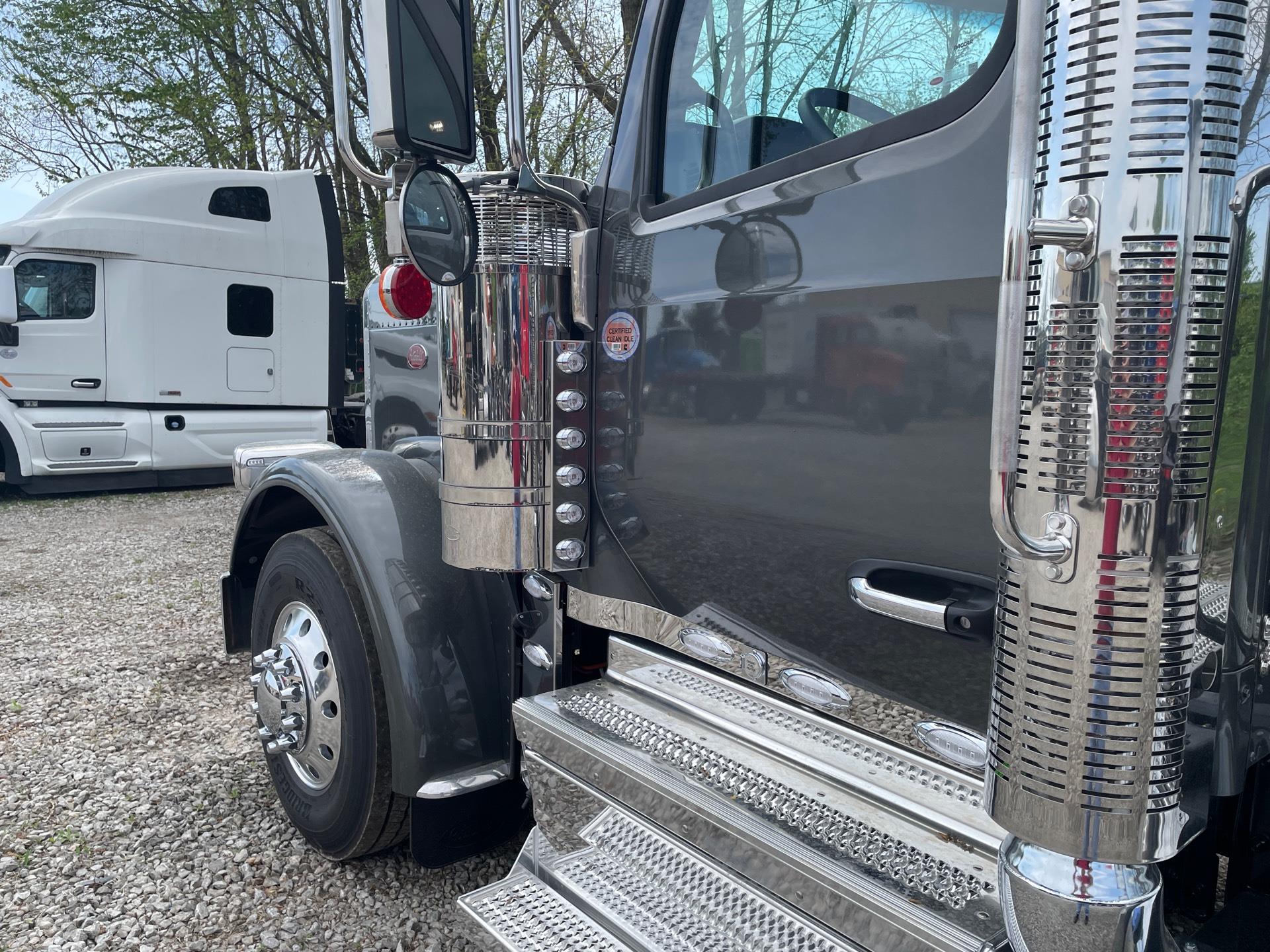 2027 Peterbilt - image 13