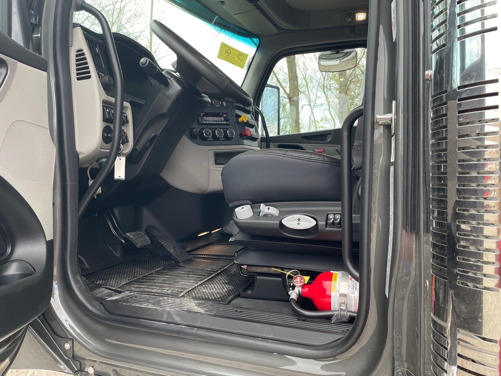 2027 Peterbilt - image 15