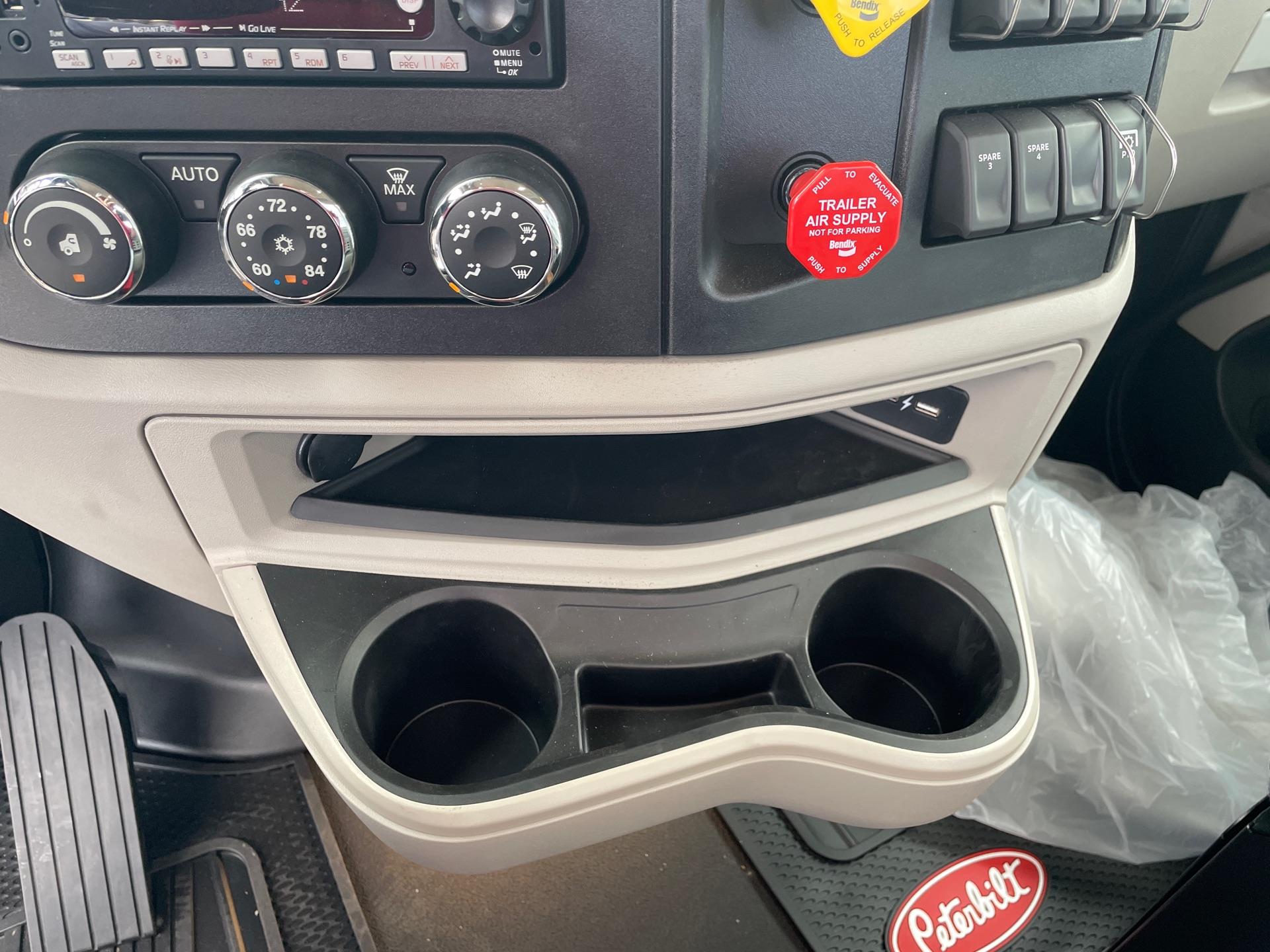 2027 Peterbilt - image 21